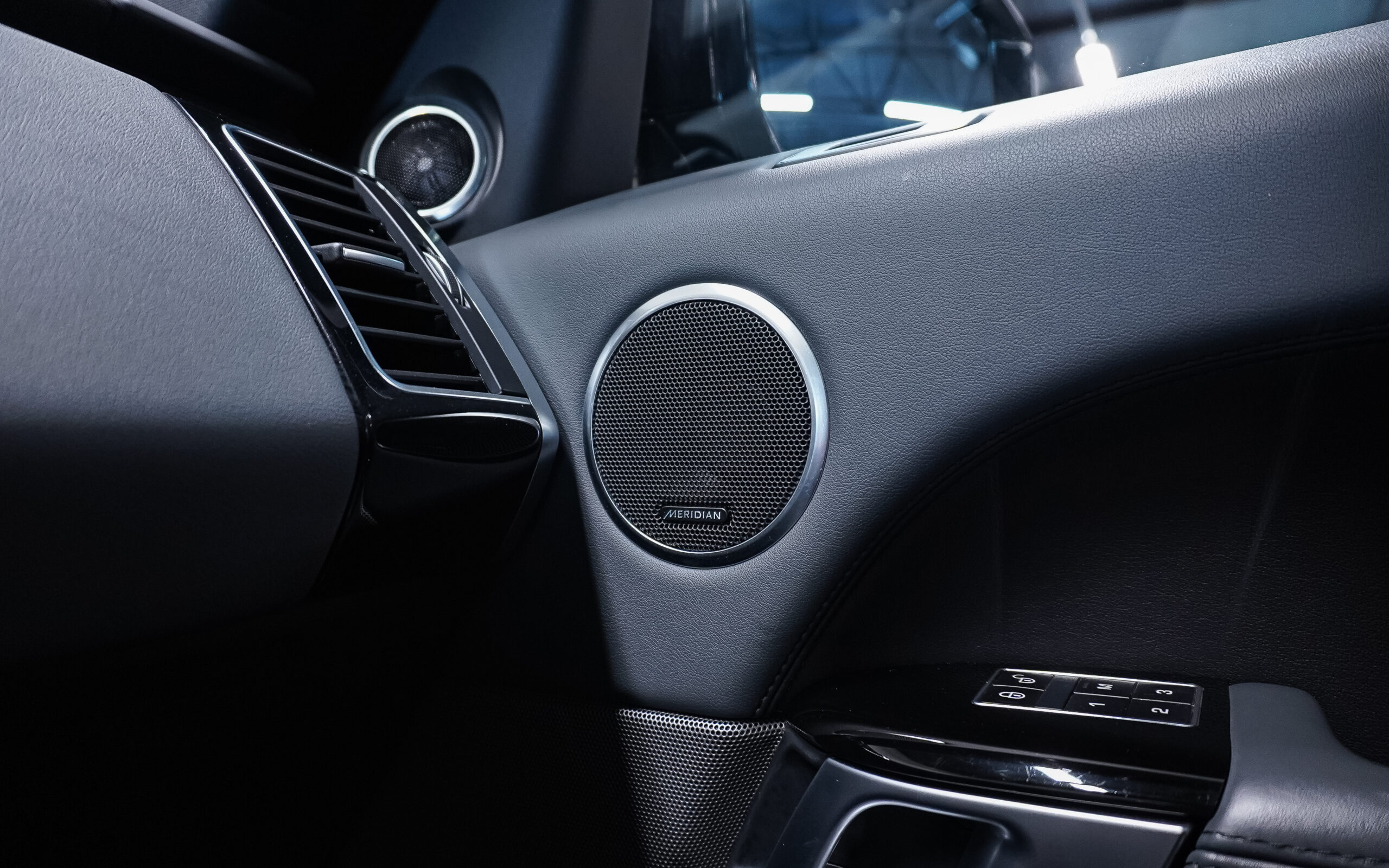 Vehicle gallery image 30
