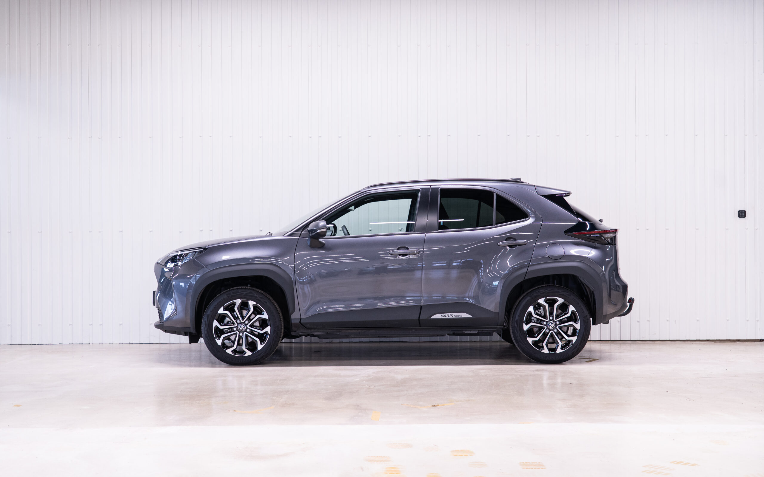 Vehicle gallery image 2