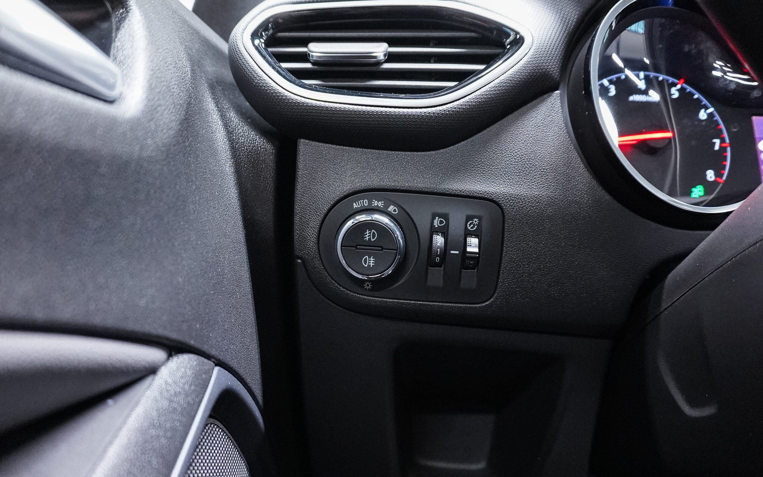 Vehicle gallery image 22