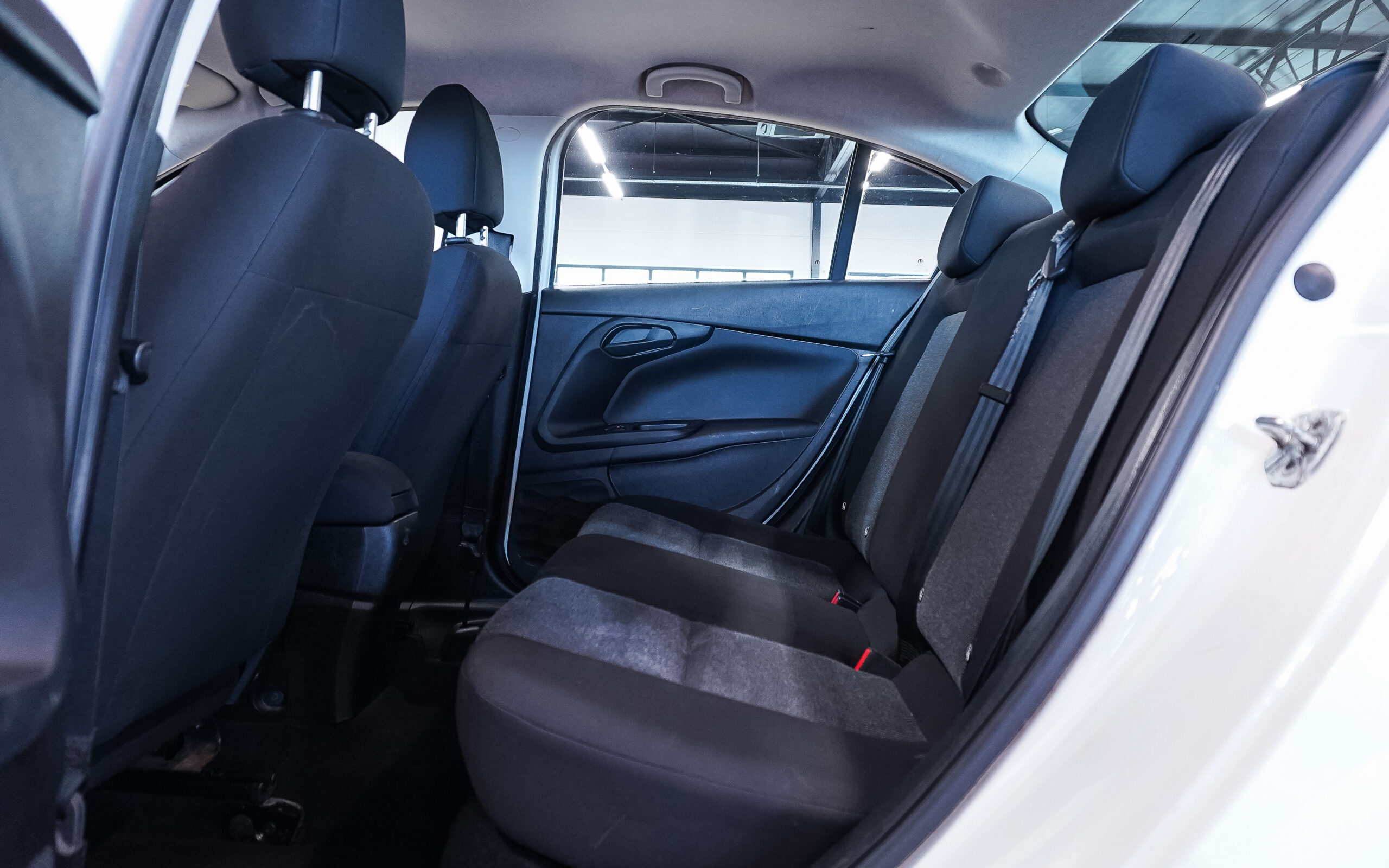 Vehicle gallery image 10