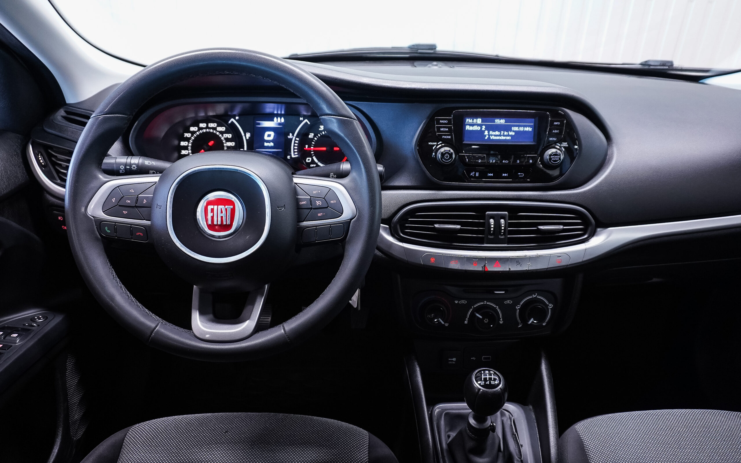 Vehicle gallery image 11