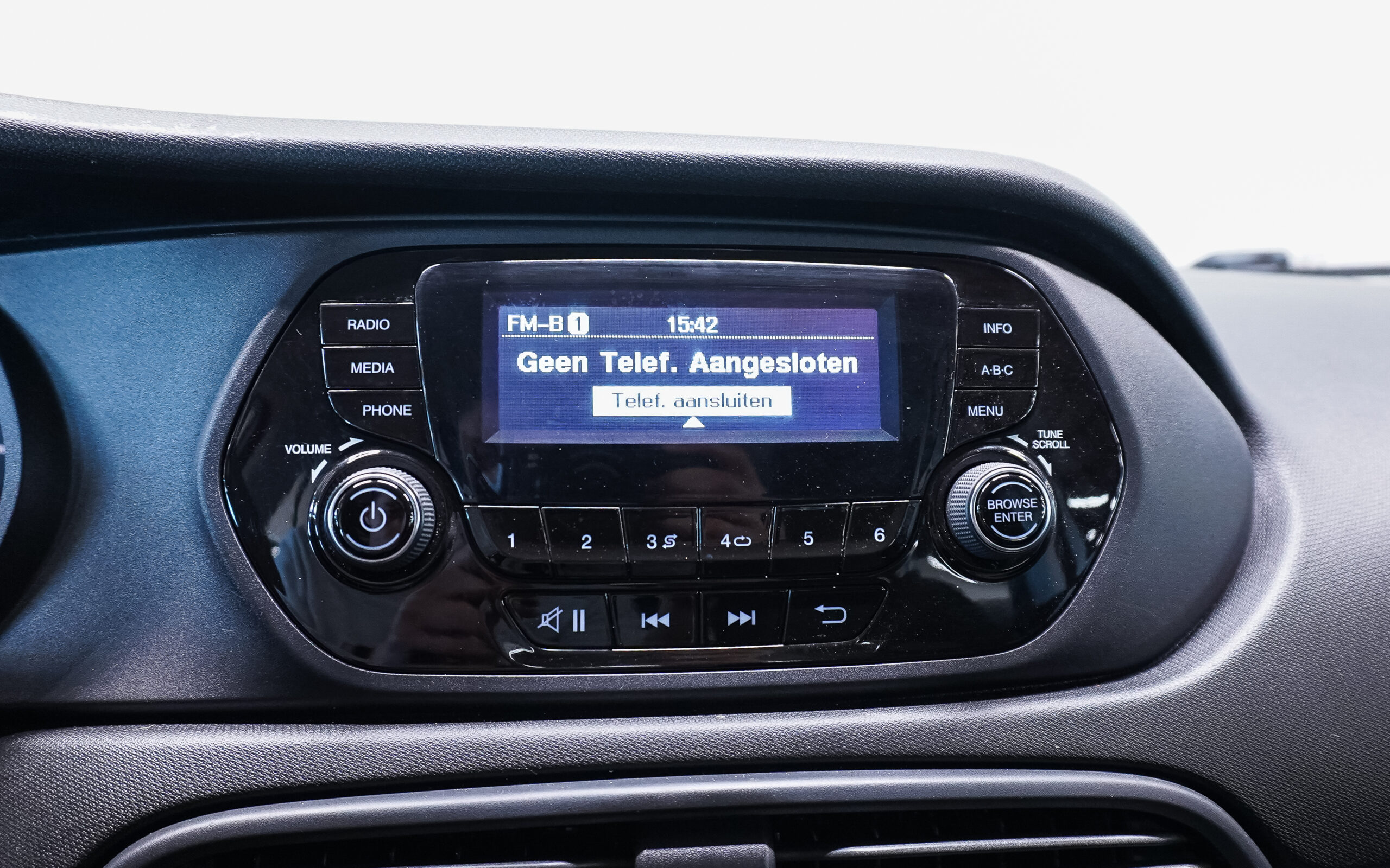 Vehicle gallery image 16