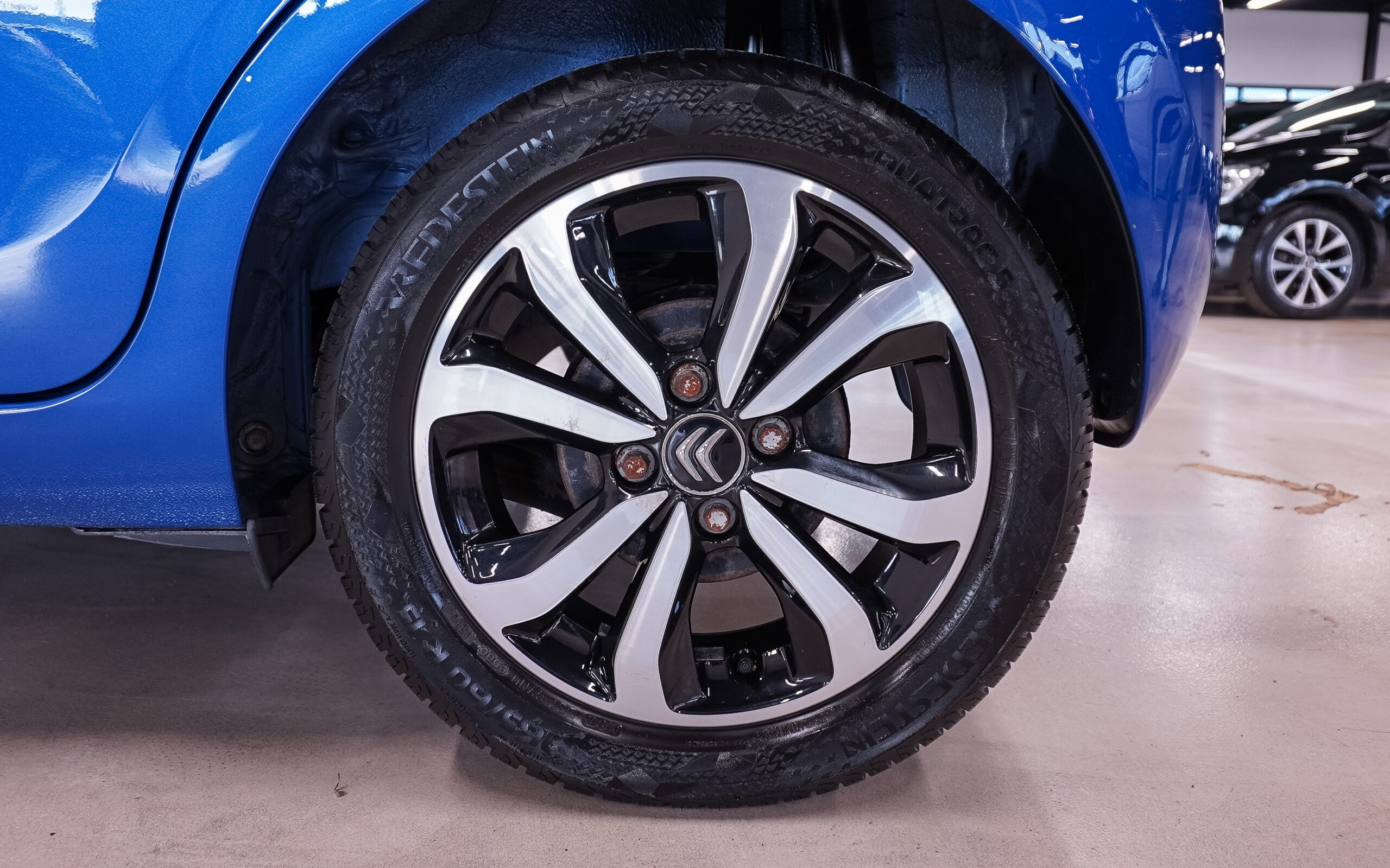Vehicle gallery image 7