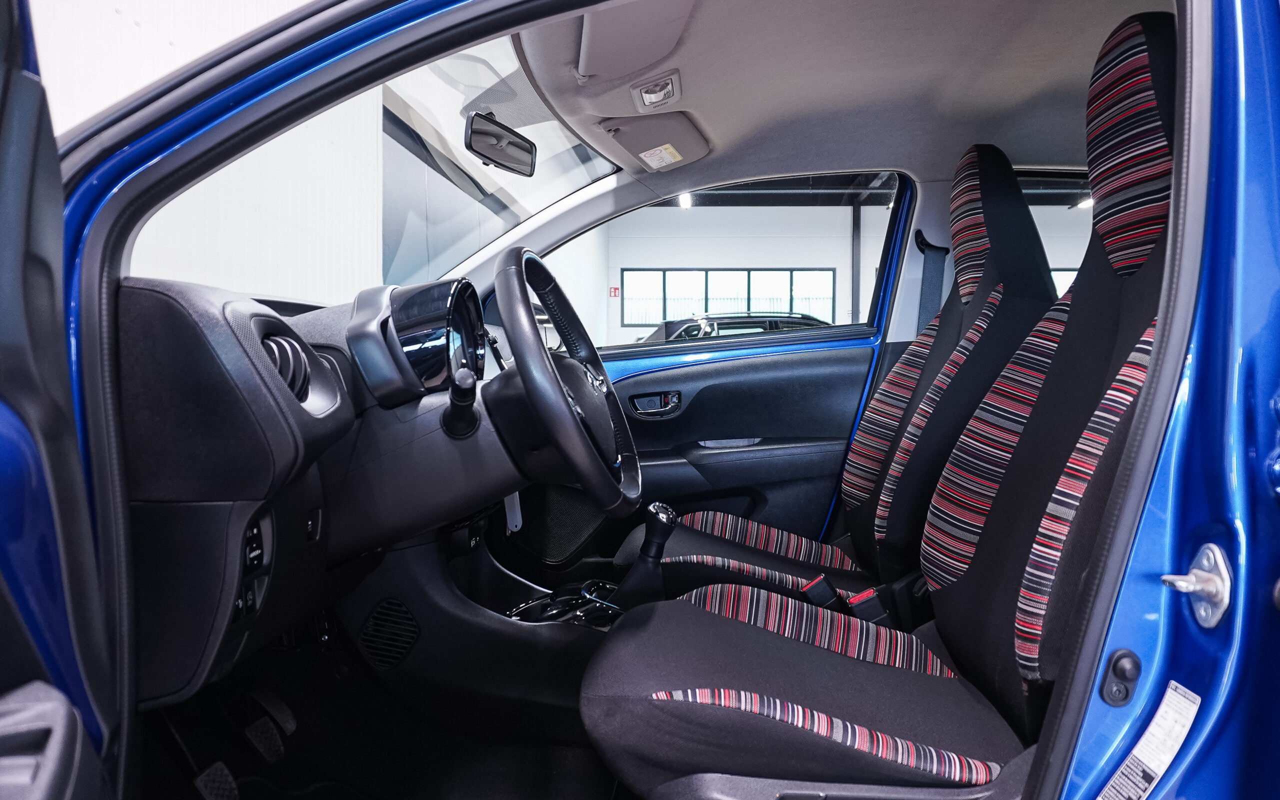 Vehicle gallery image 9