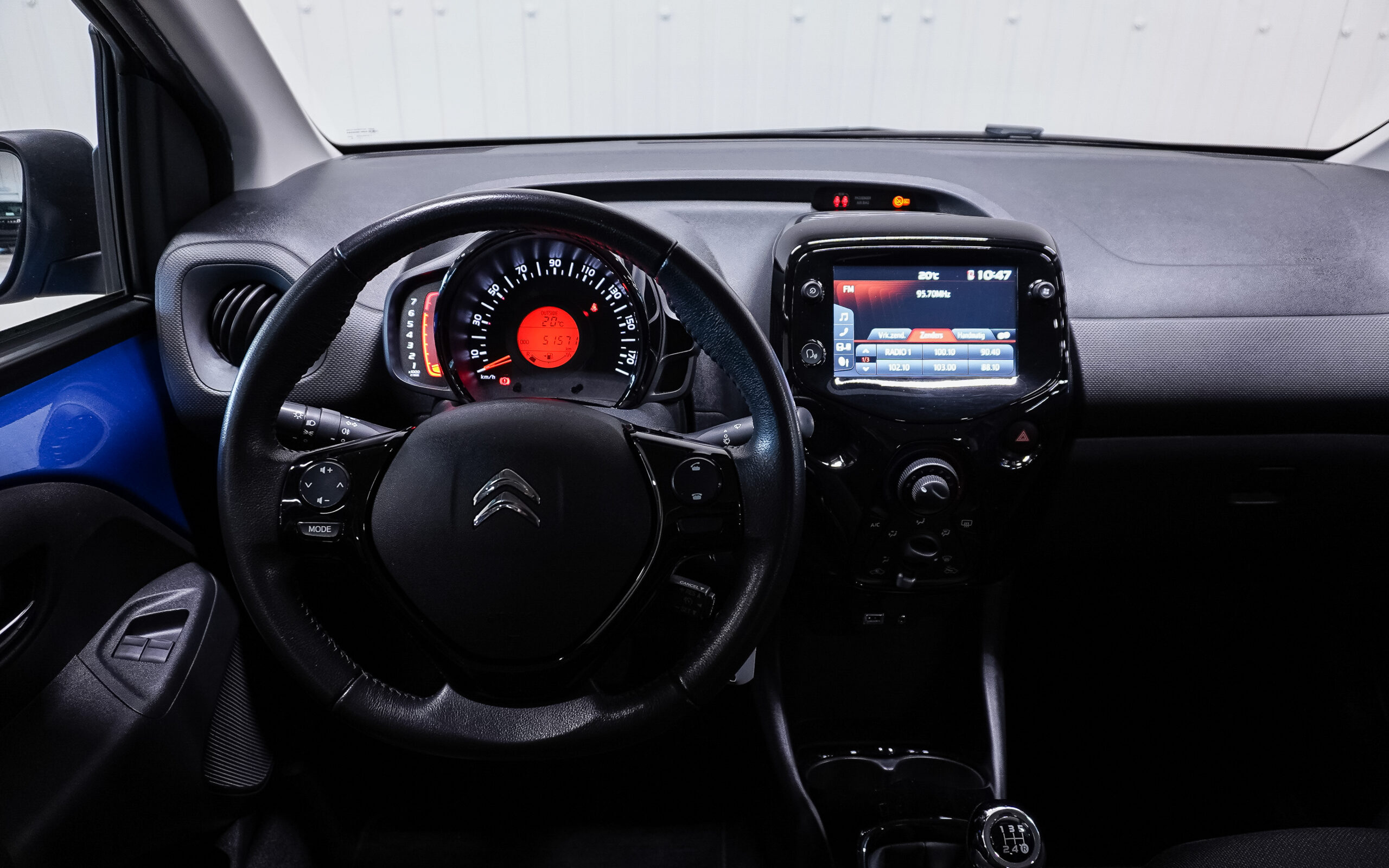 Vehicle gallery image 11