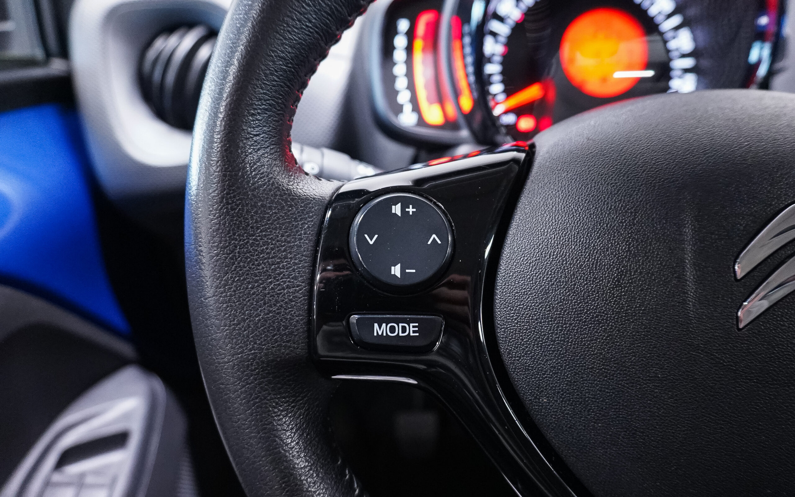 Vehicle gallery image 21
