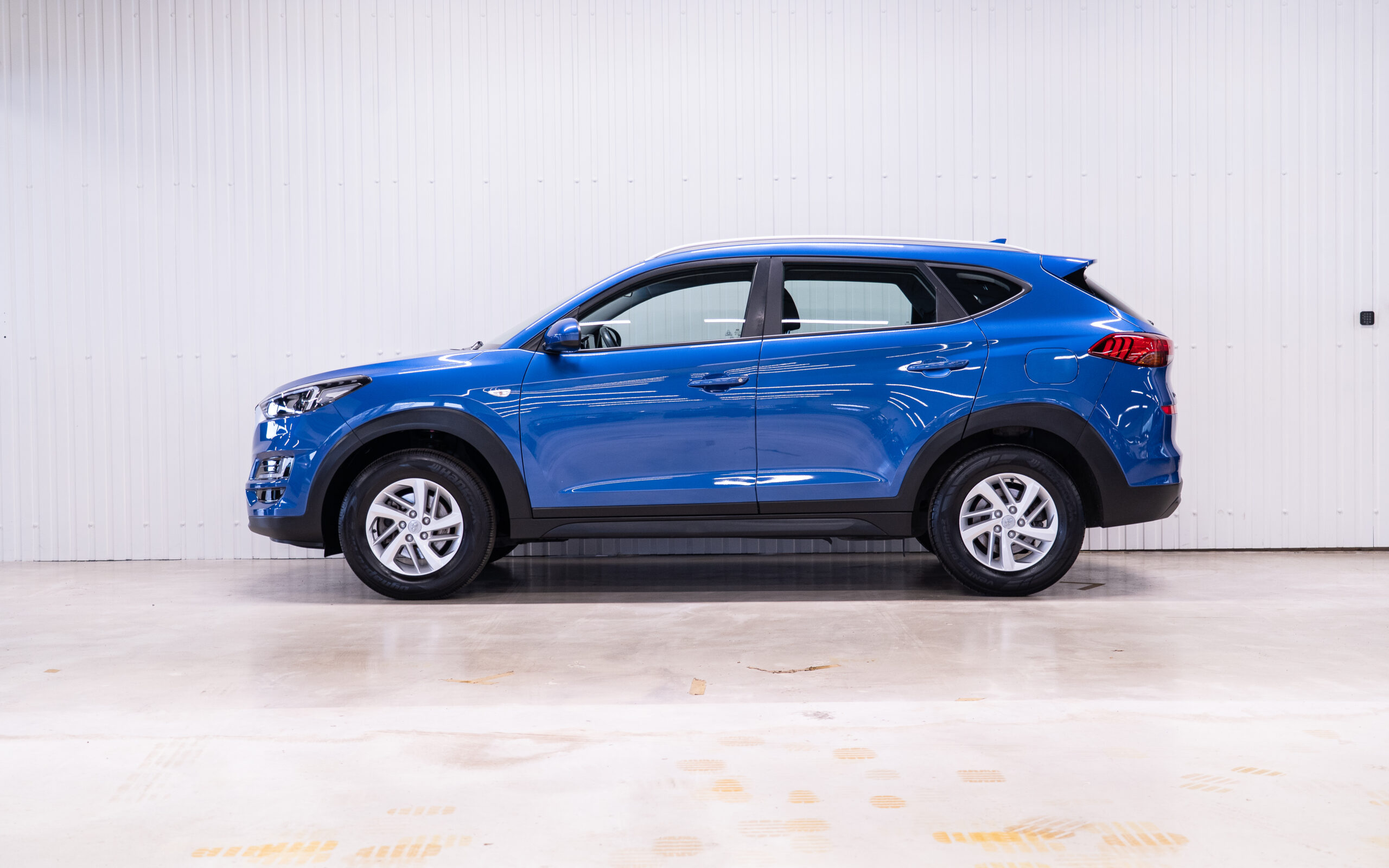 Vehicle gallery image 2