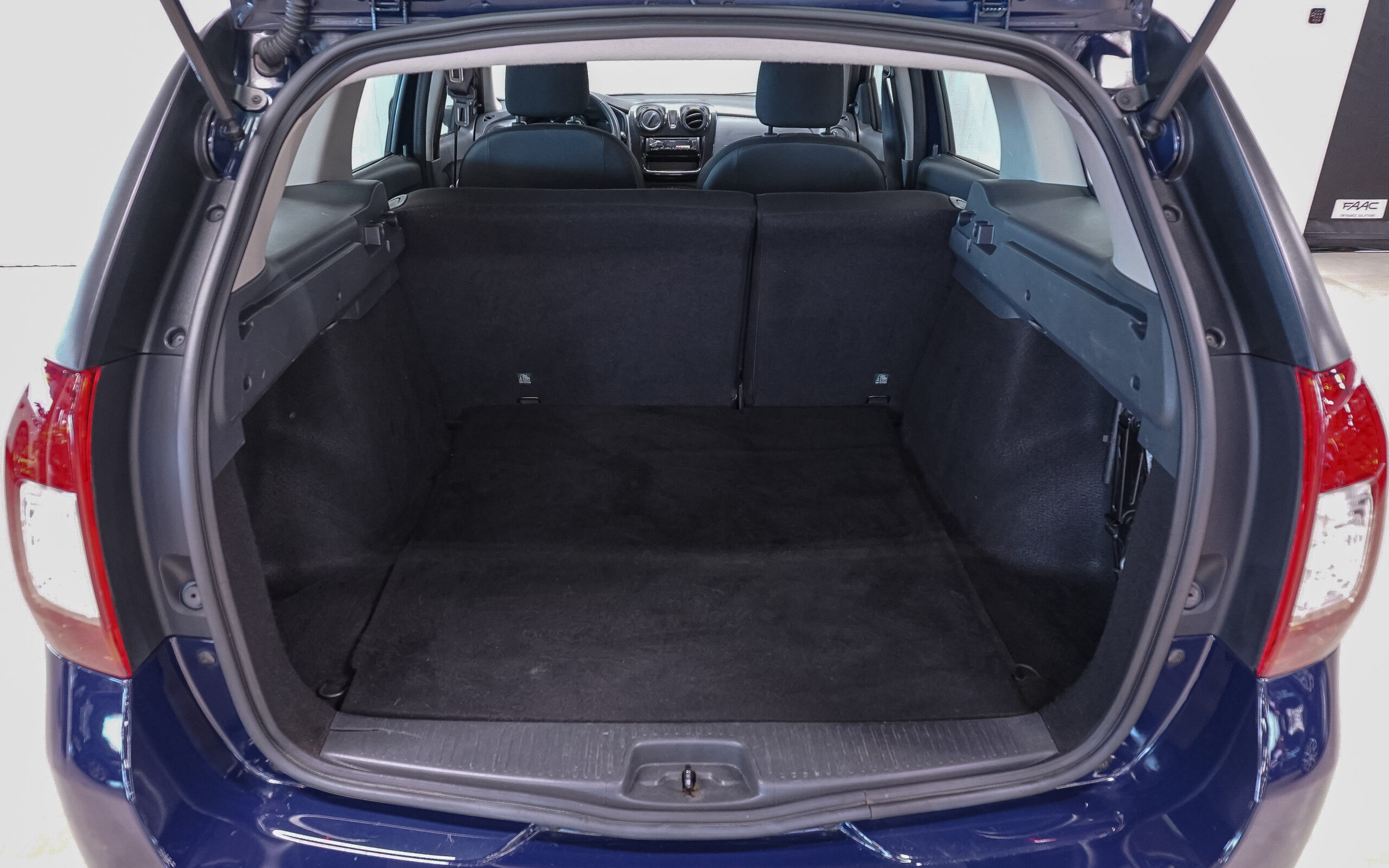 Vehicle gallery image 7