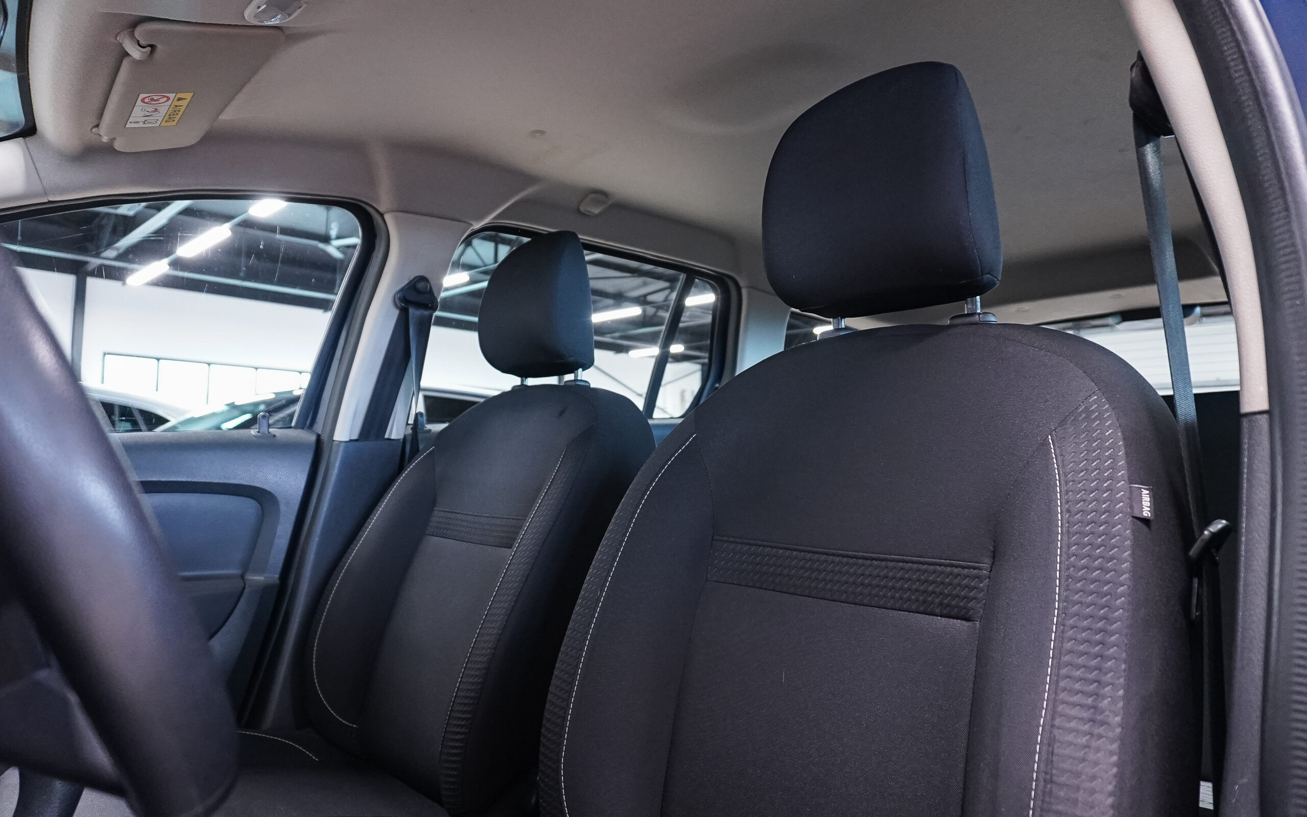Vehicle gallery image 8