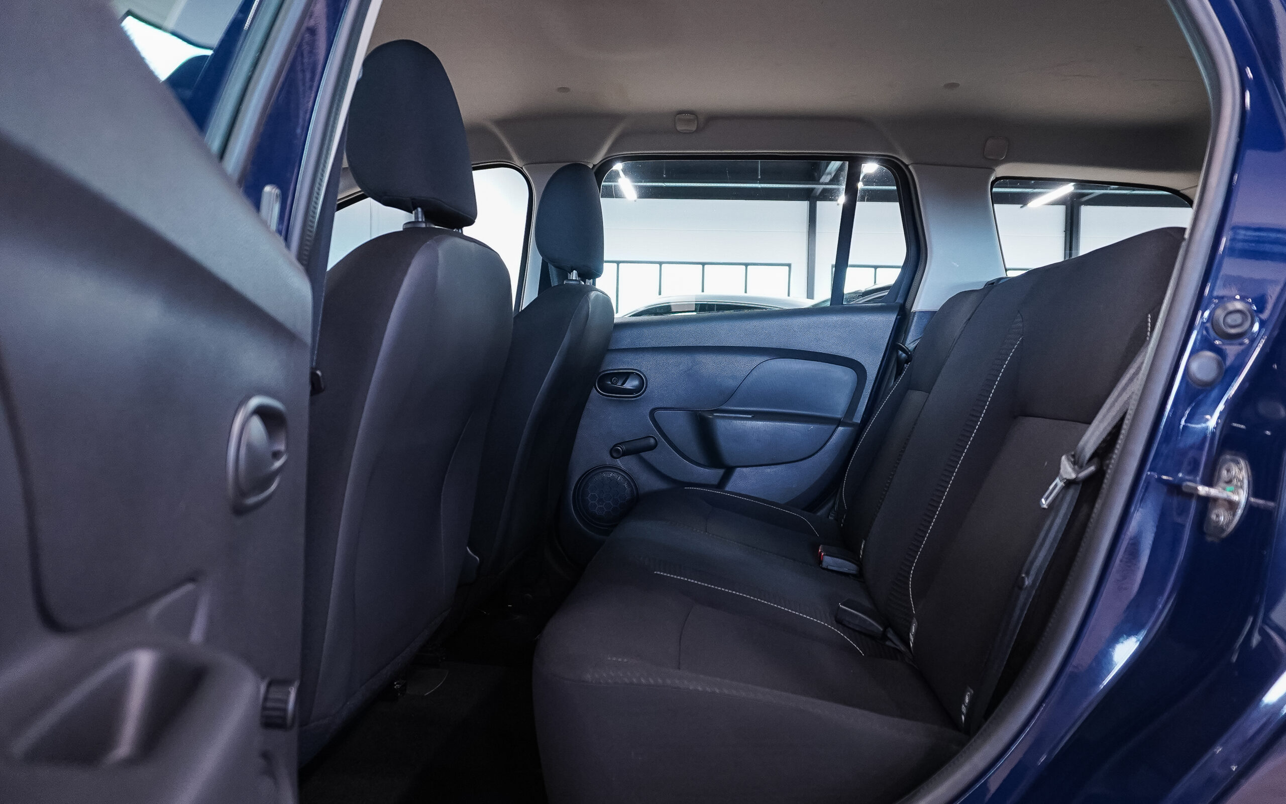 Vehicle gallery image 10