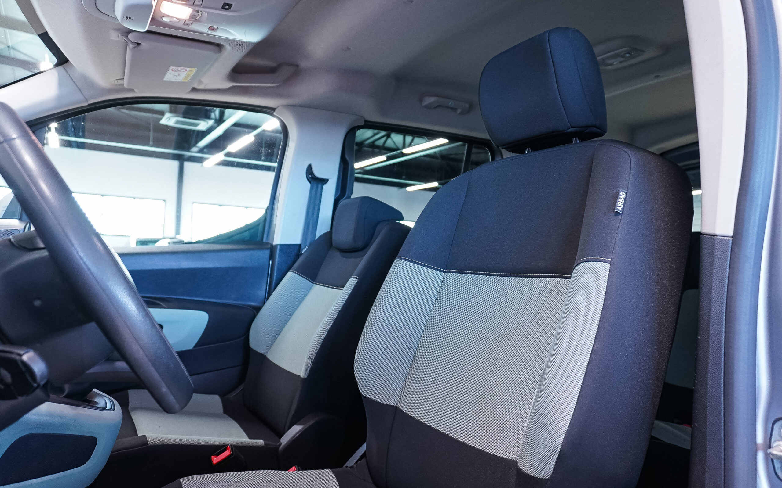 Vehicle gallery image 7