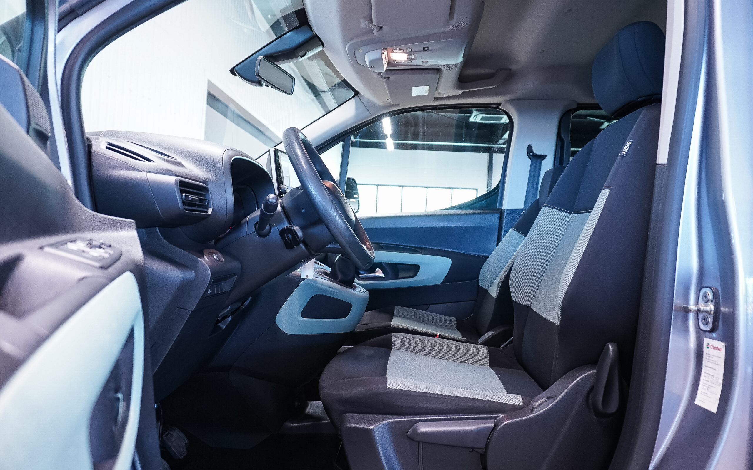 Vehicle gallery image 8