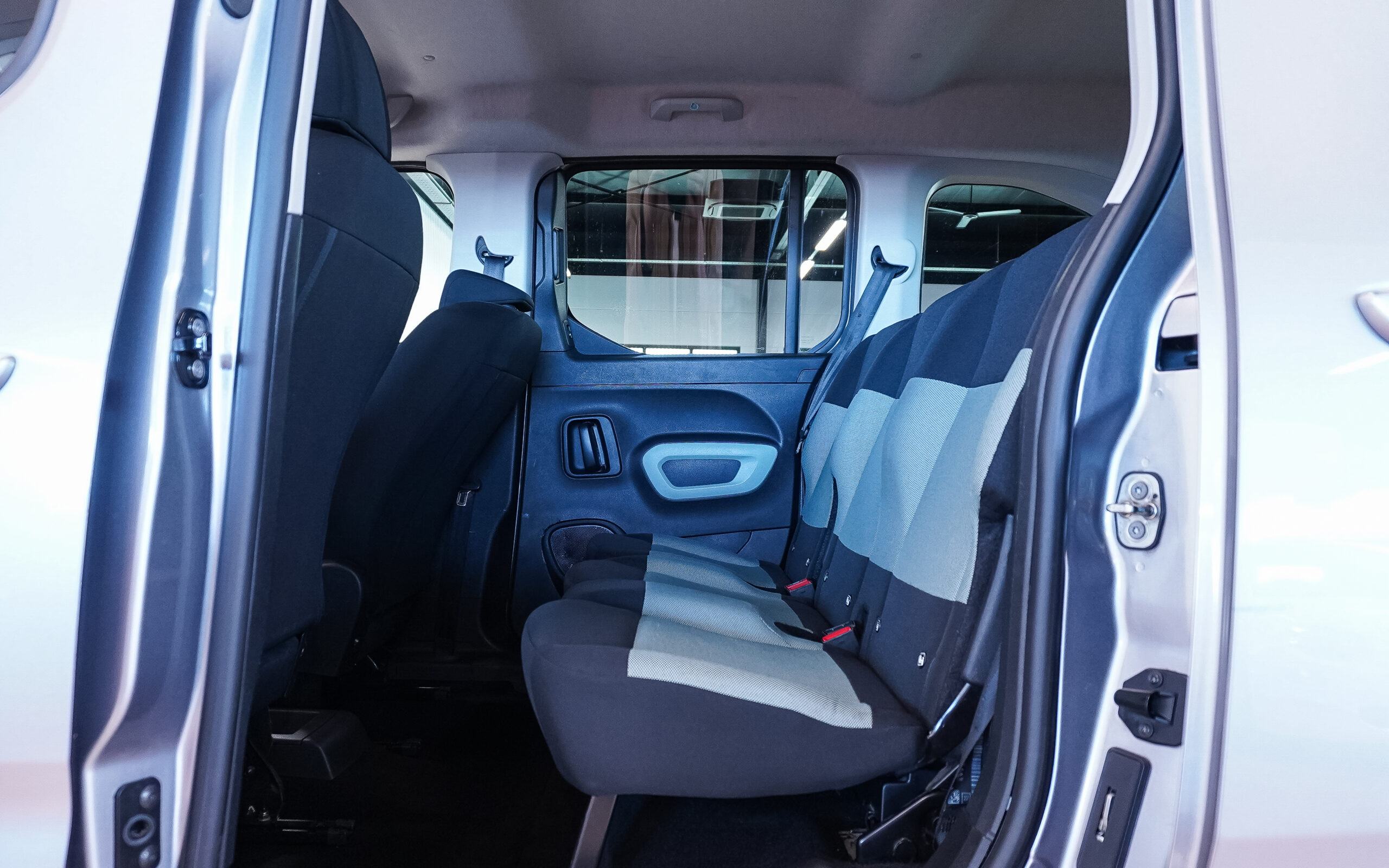 Vehicle gallery image 9