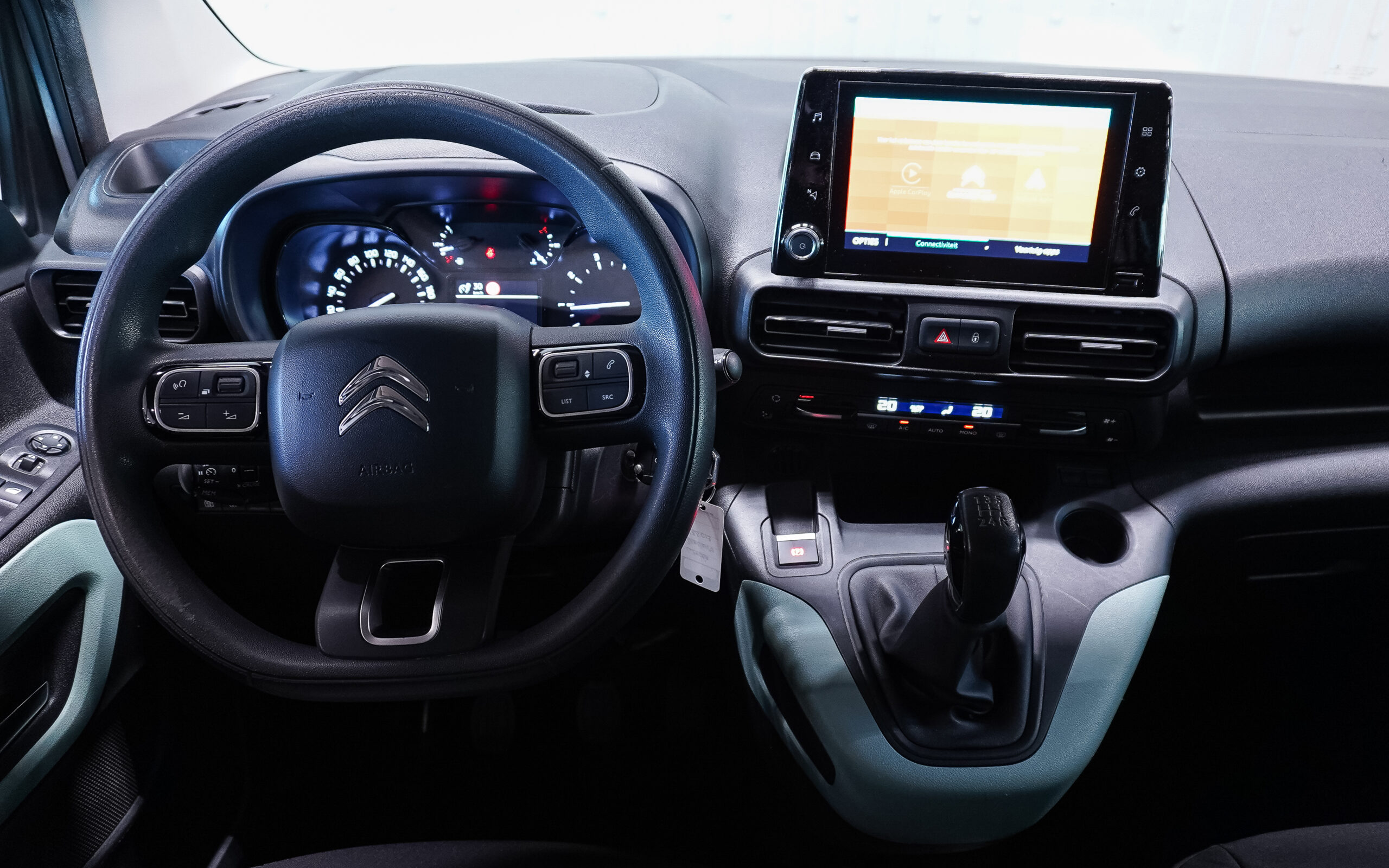 Vehicle gallery image 10