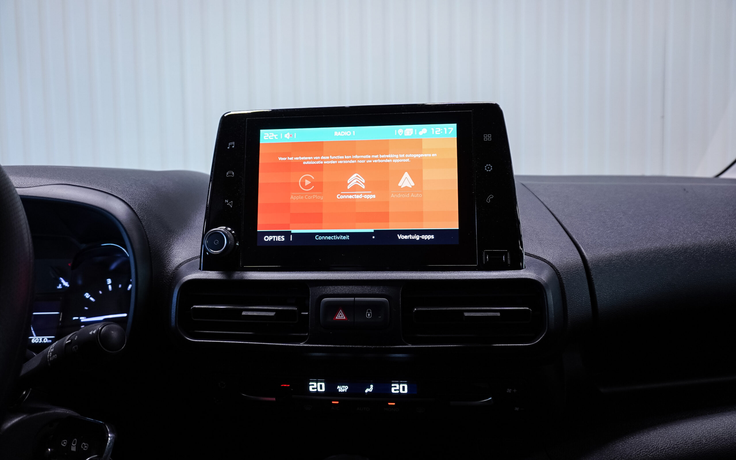 Vehicle gallery image 12