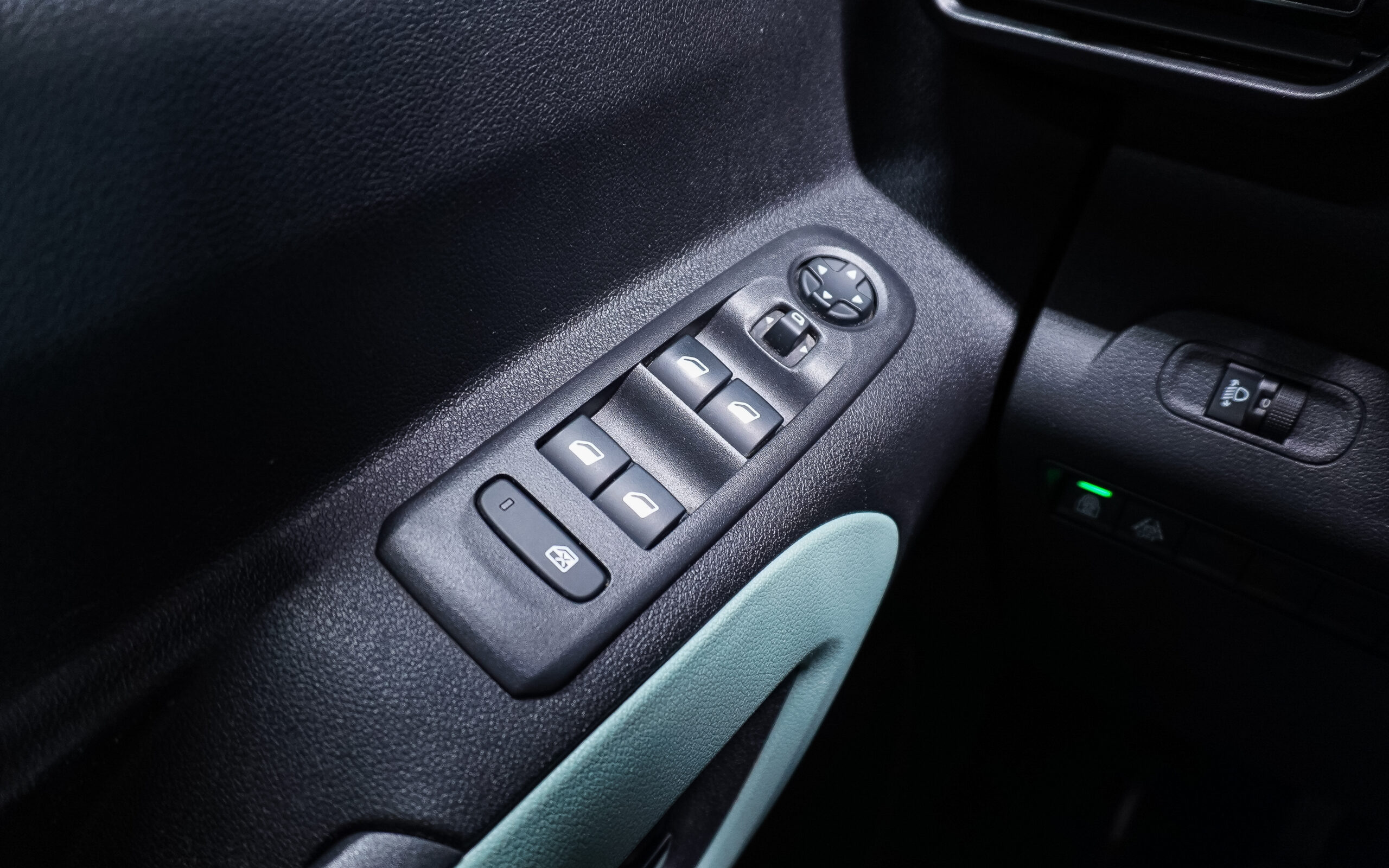 Vehicle gallery image 21