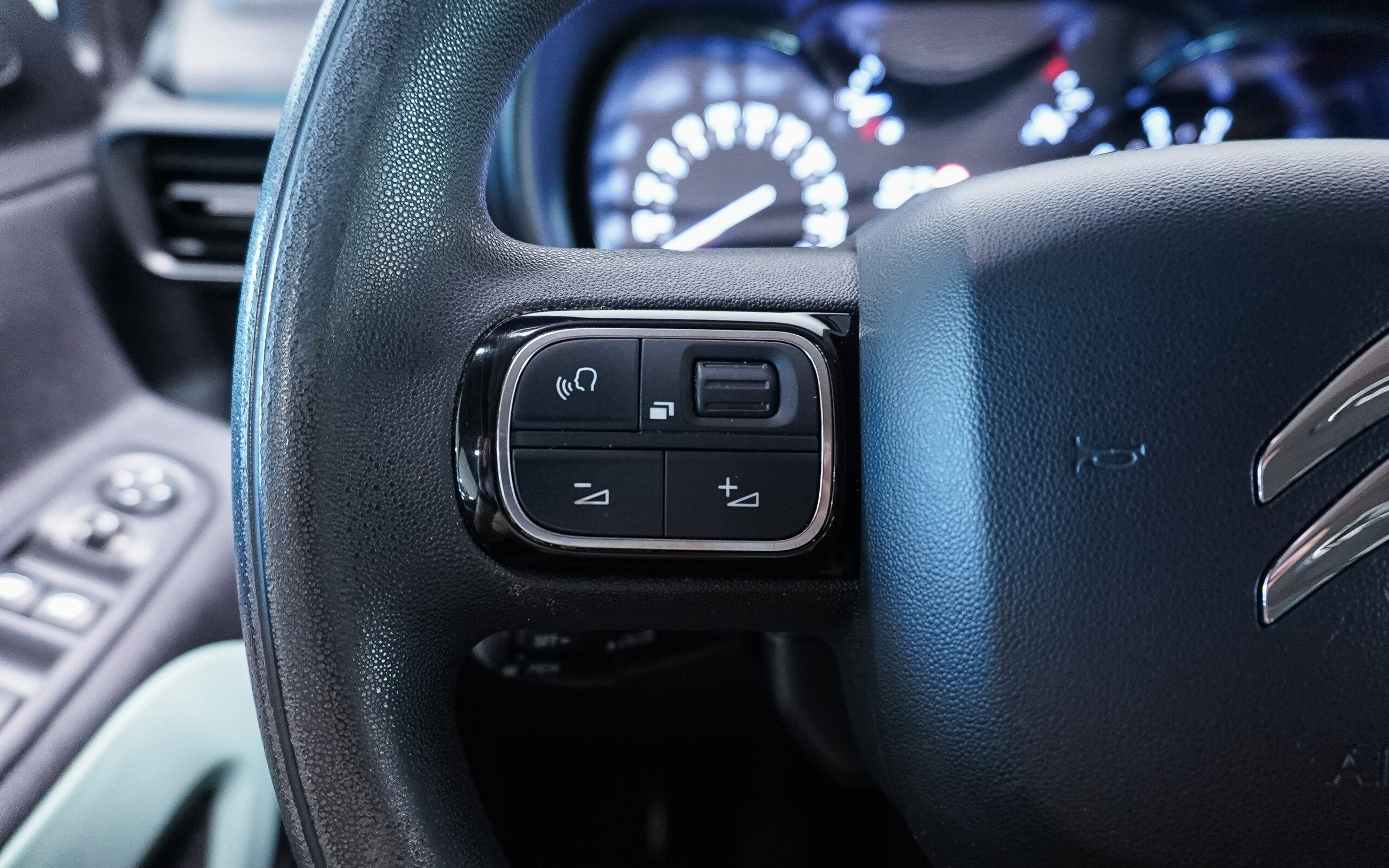 Vehicle gallery image 23