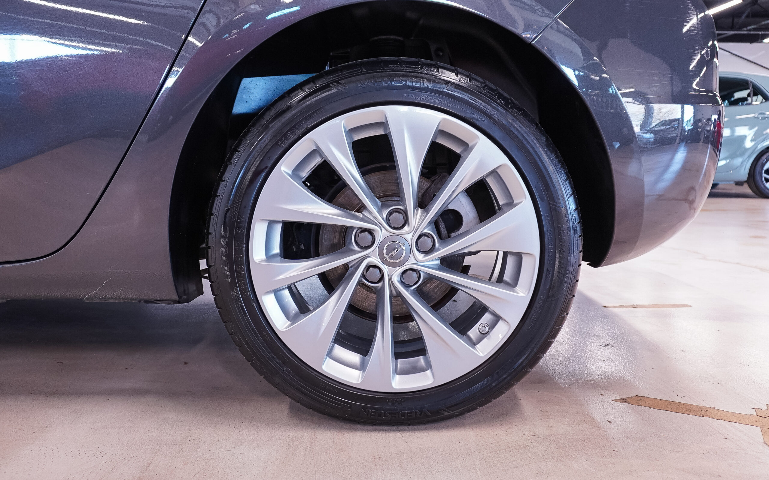 Vehicle gallery image 6