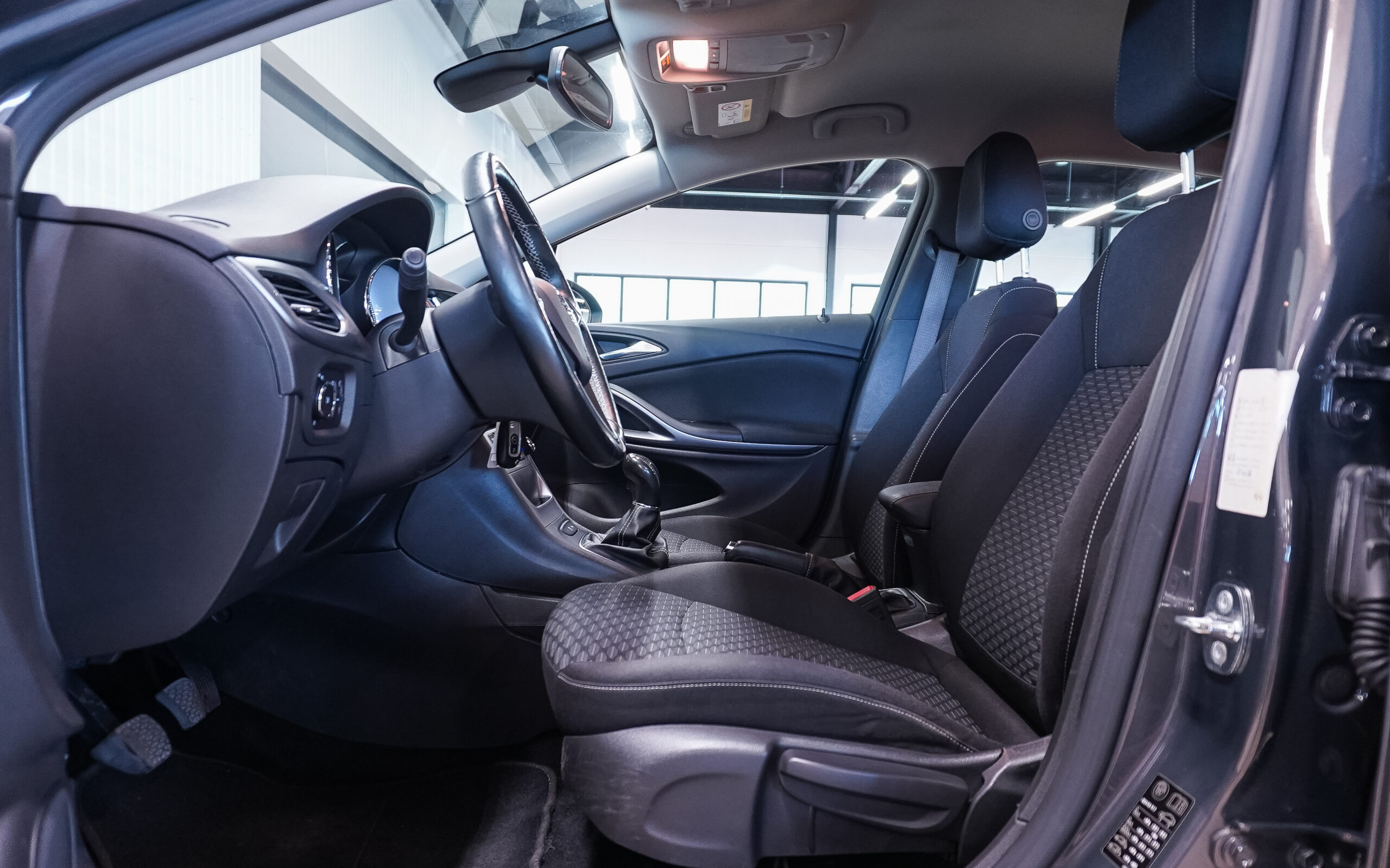 Vehicle gallery image 9