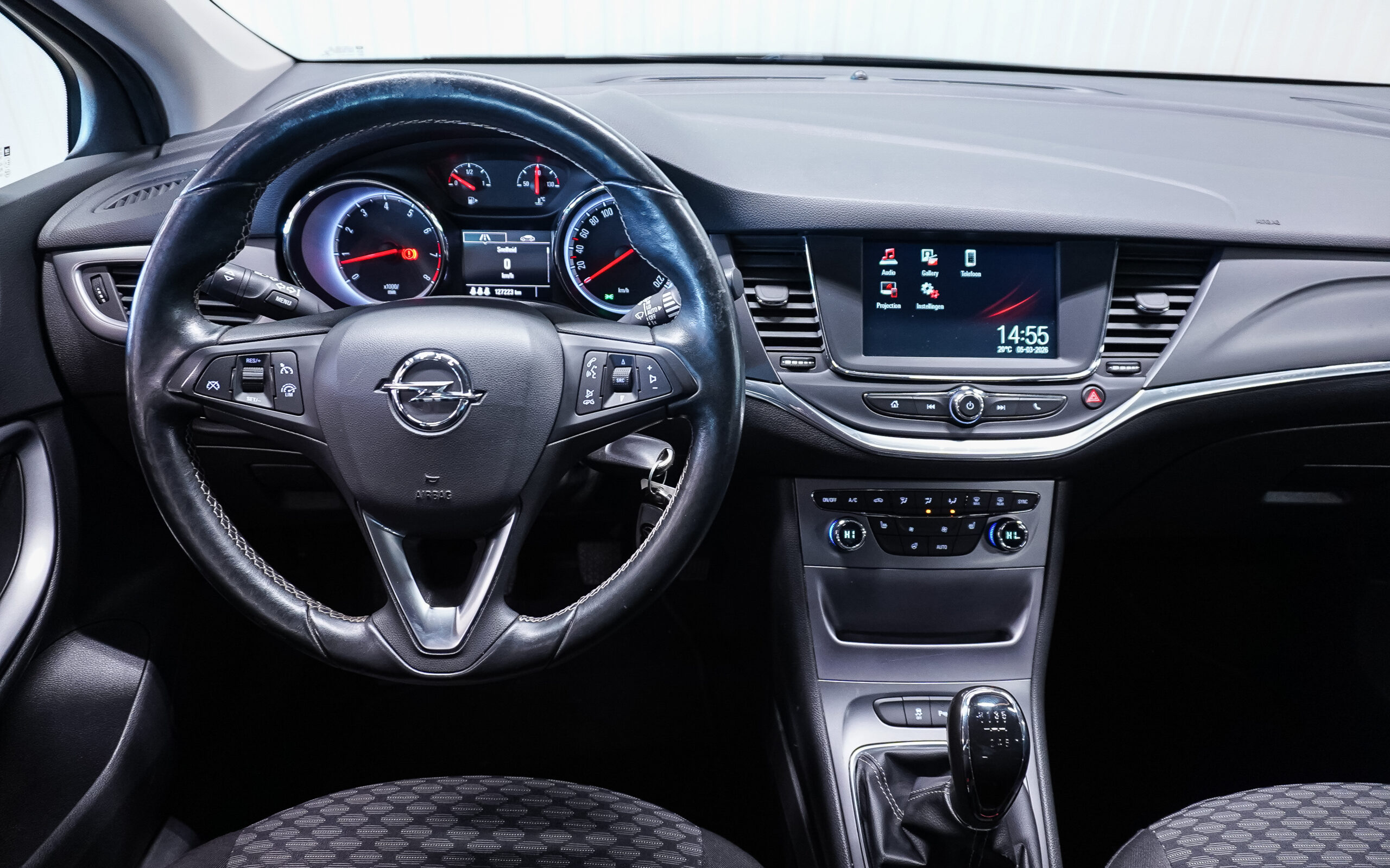 Vehicle gallery image 11
