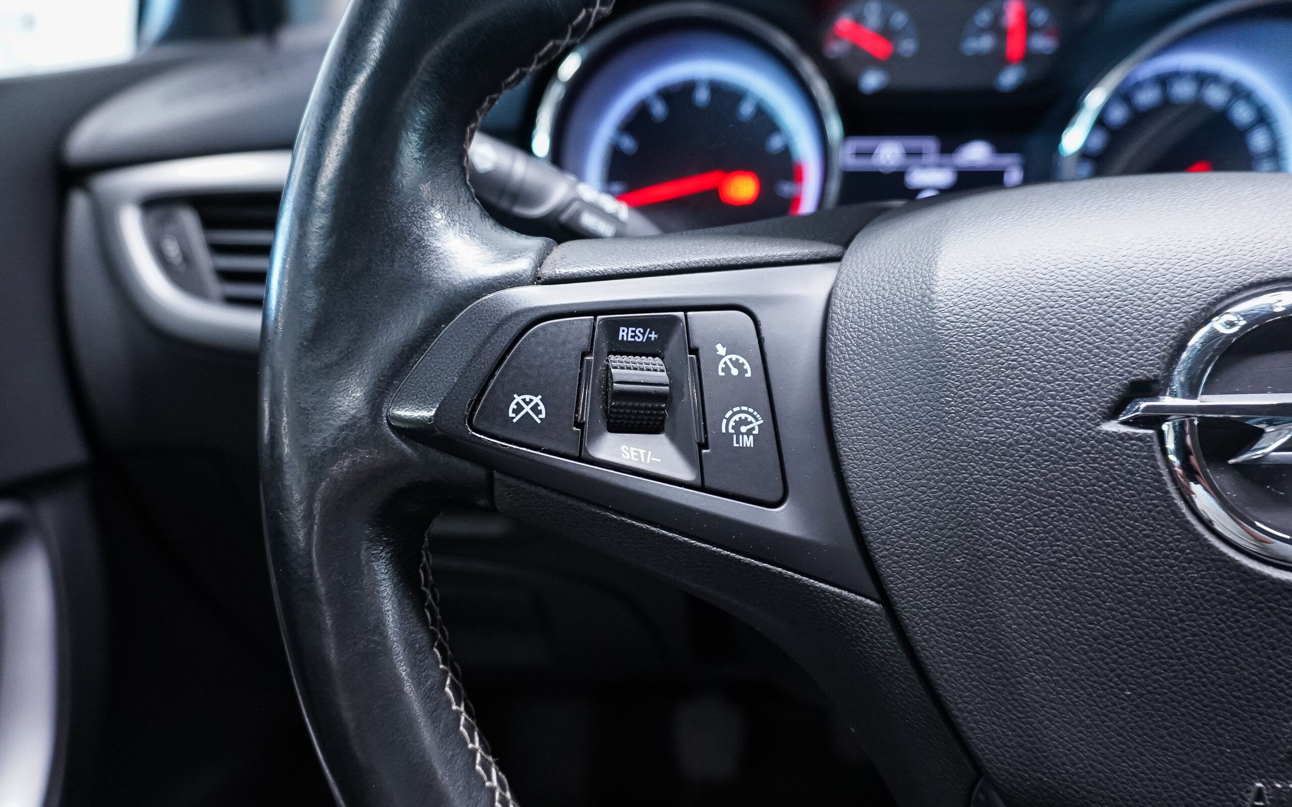 Vehicle gallery image 24
