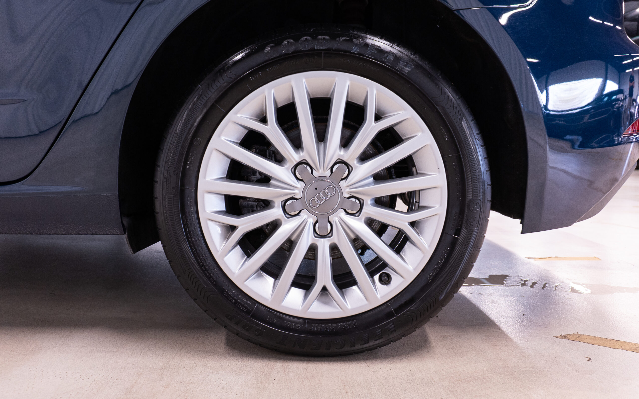 Vehicle gallery image 7