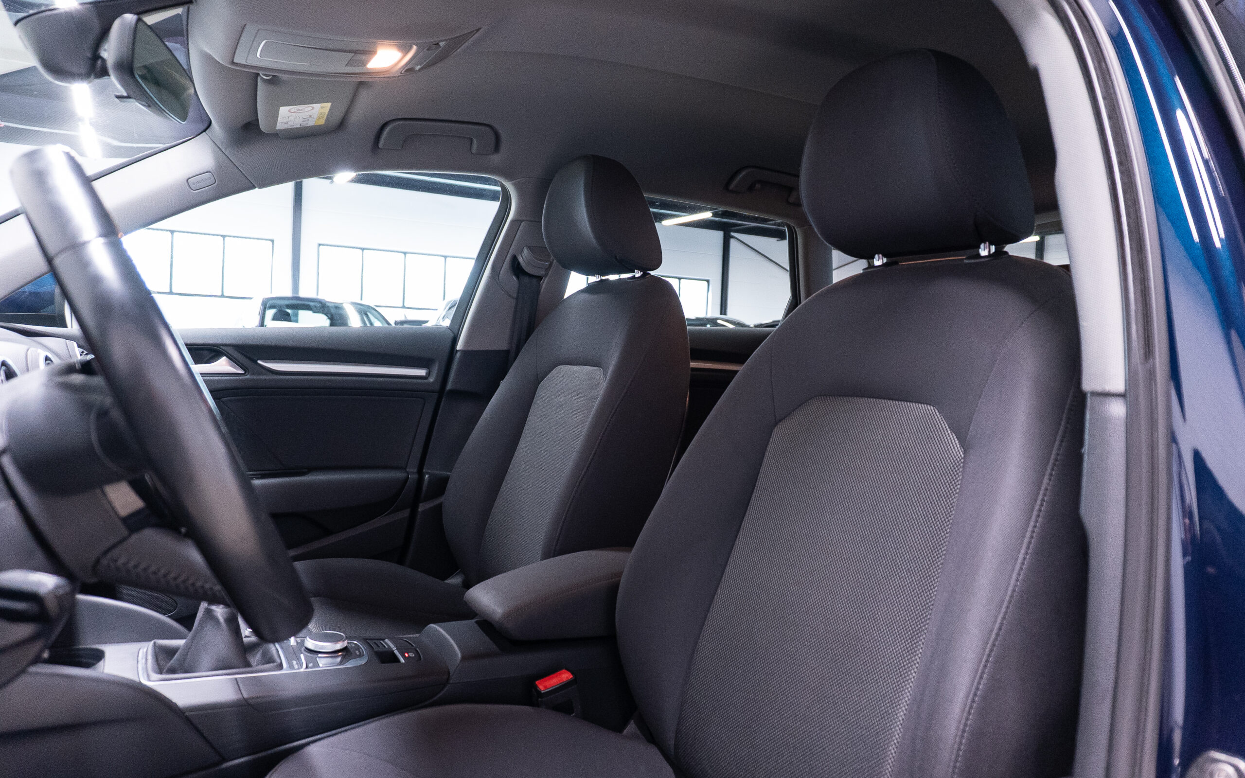 Vehicle gallery image 8