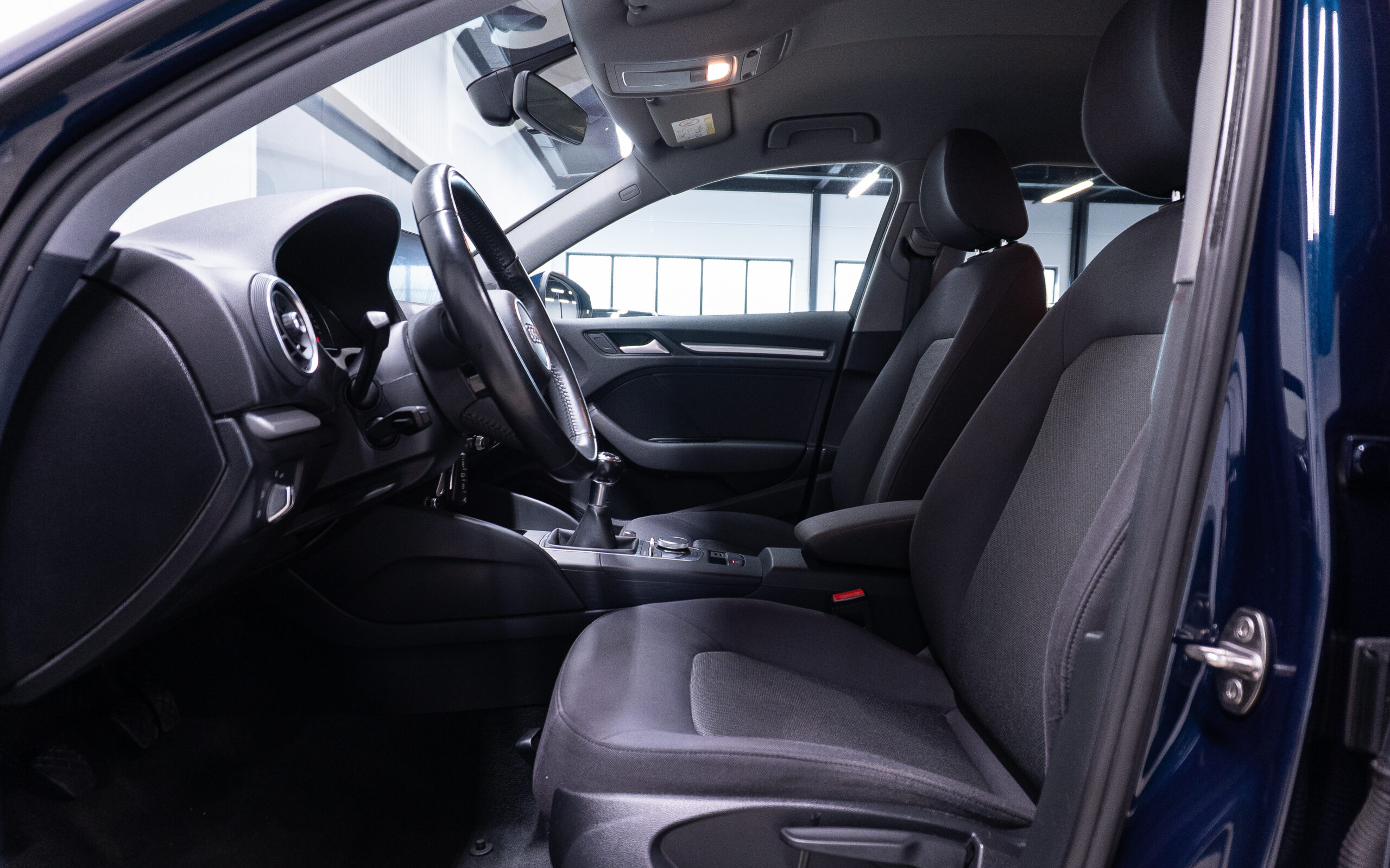 Vehicle gallery image 9