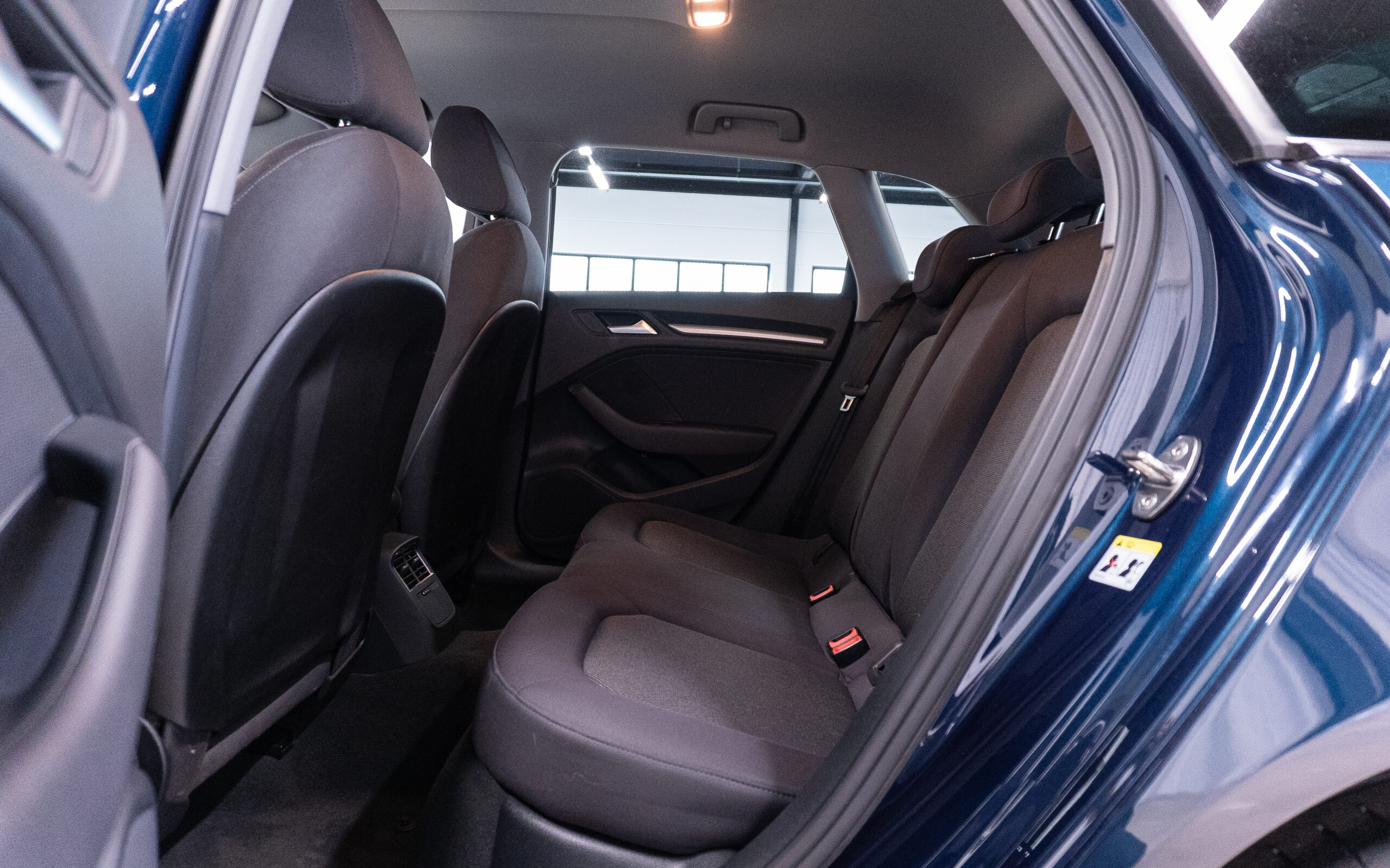 Vehicle gallery image 10