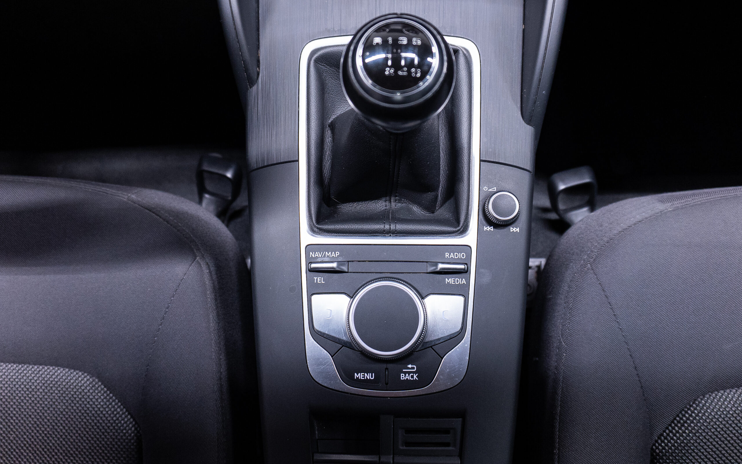 Vehicle gallery image 21