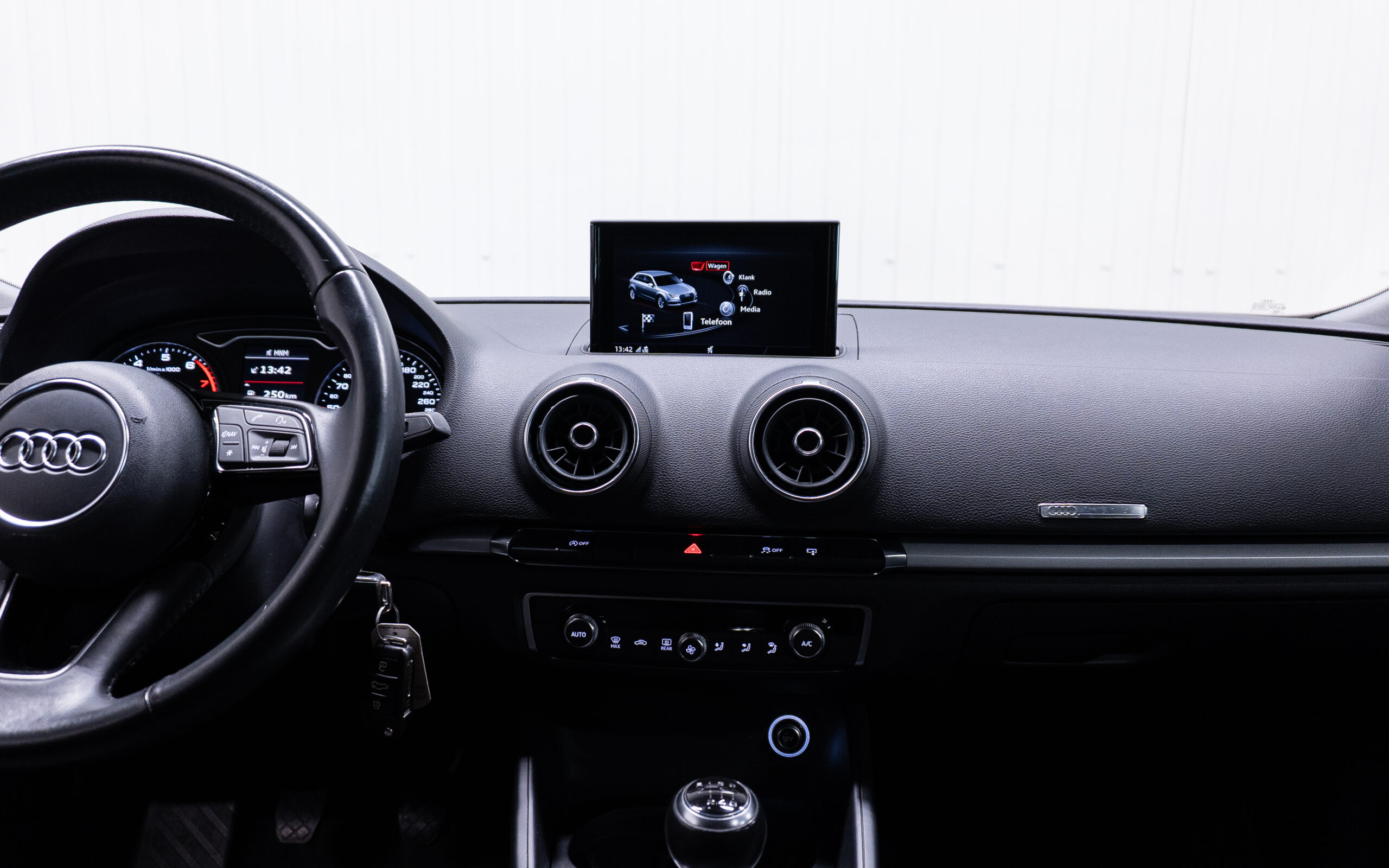 Vehicle gallery image 13
