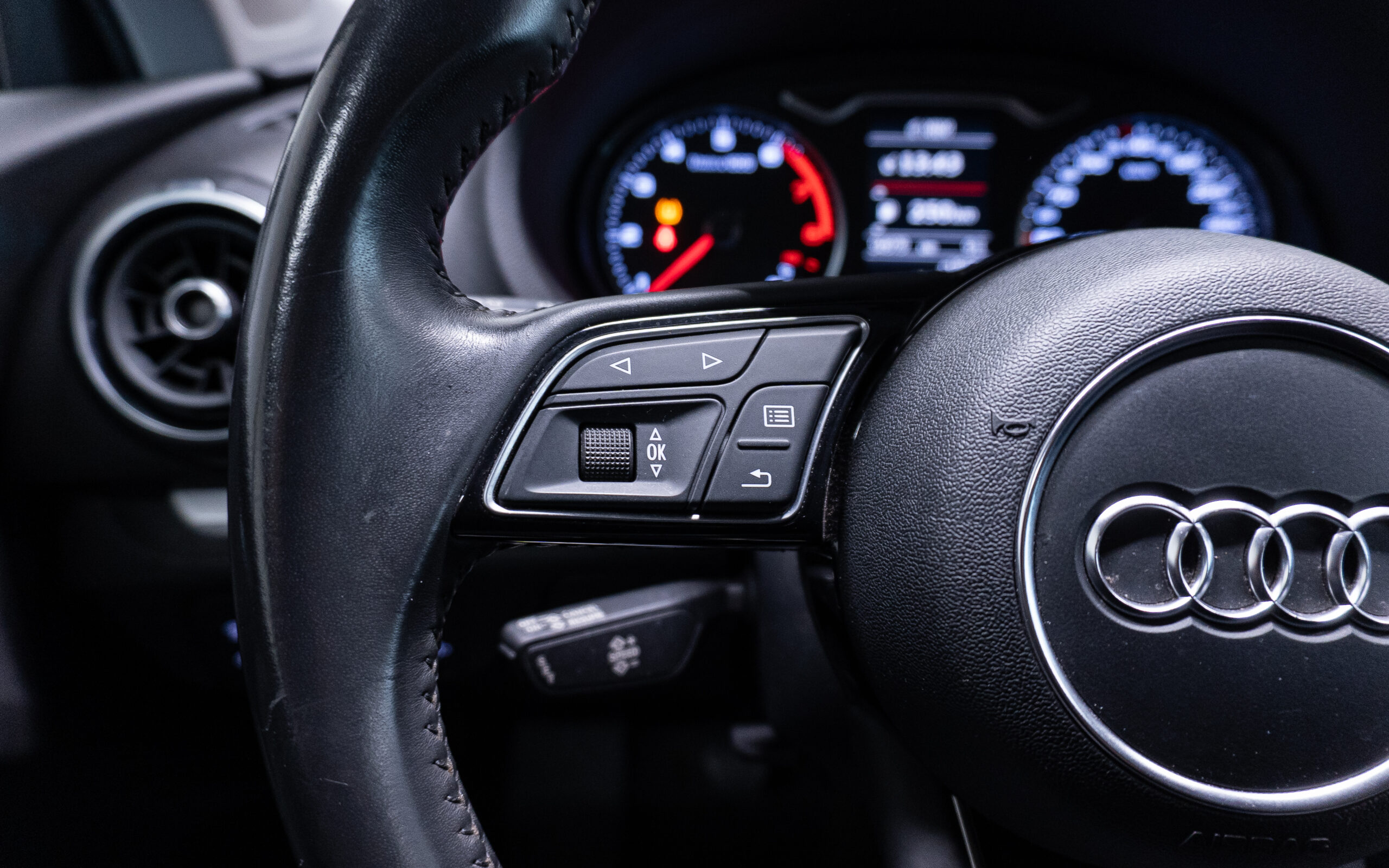 Vehicle gallery image 25