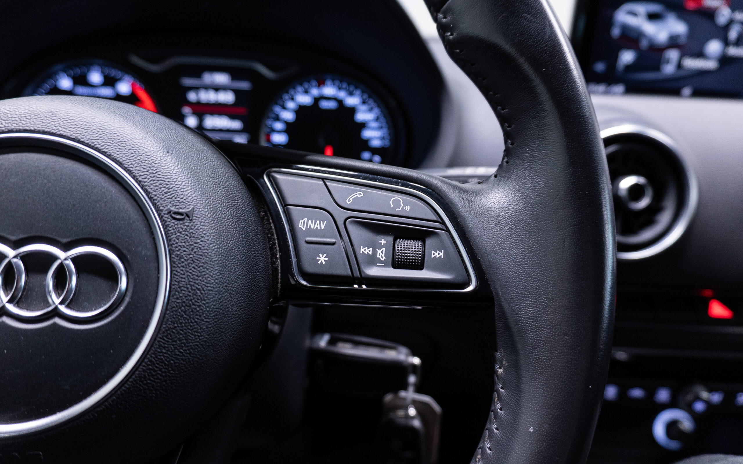 Vehicle gallery image 26