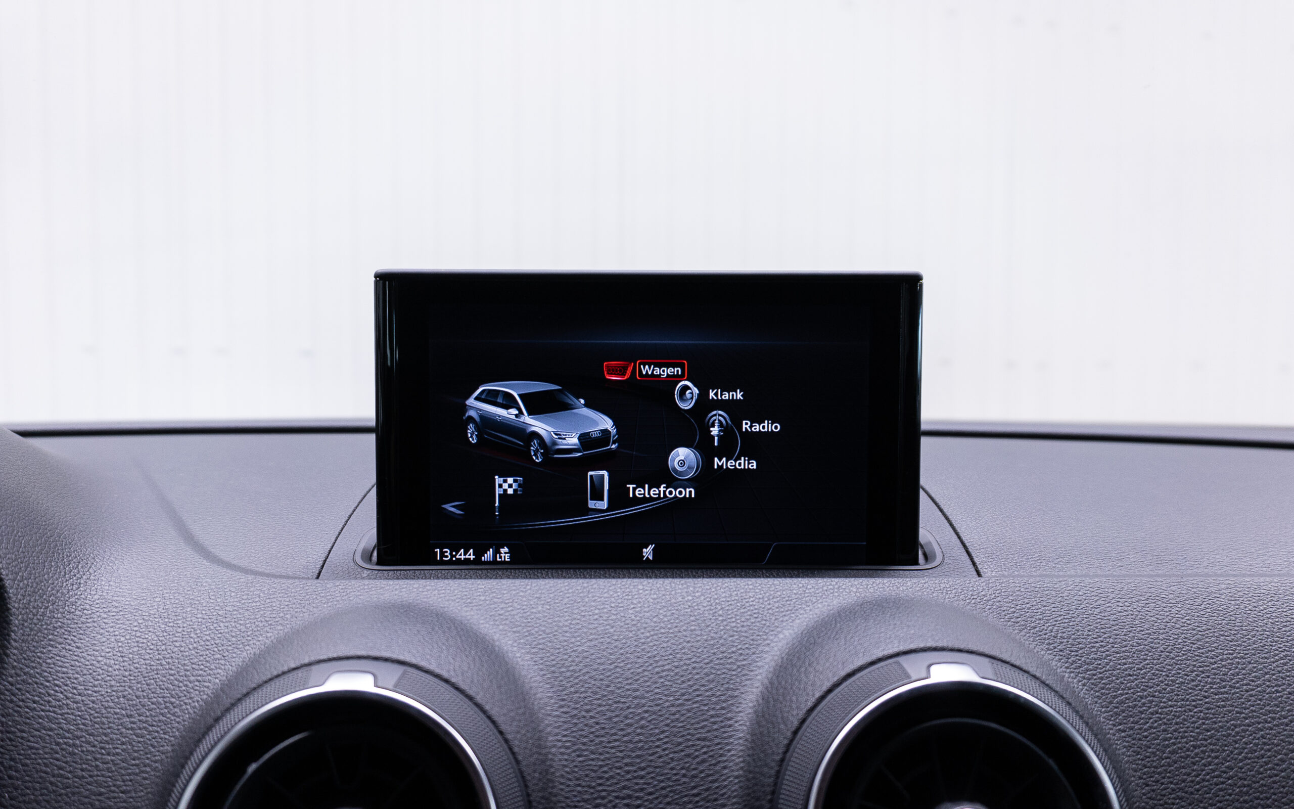 Vehicle gallery image 14