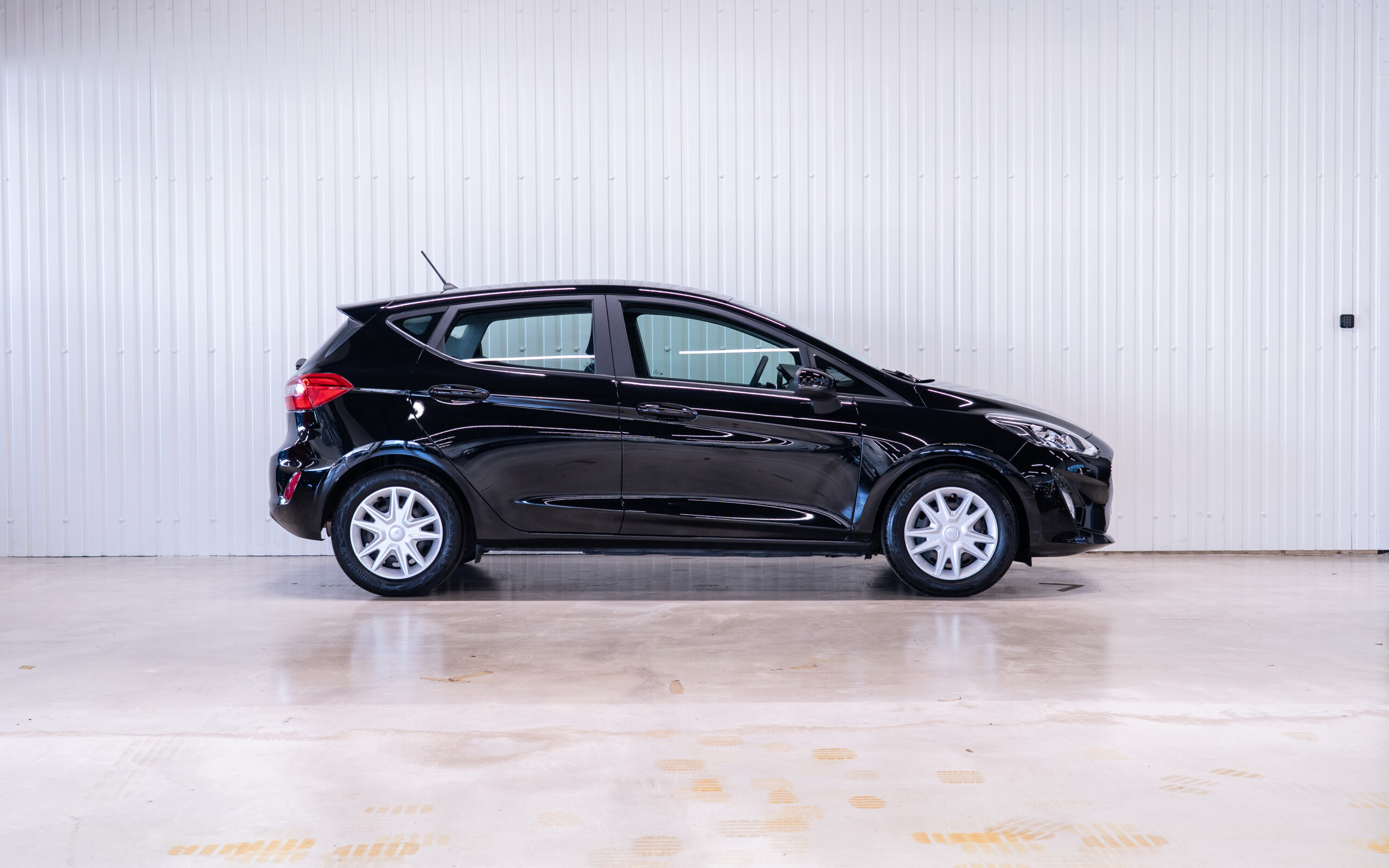 Vehicle gallery image 3