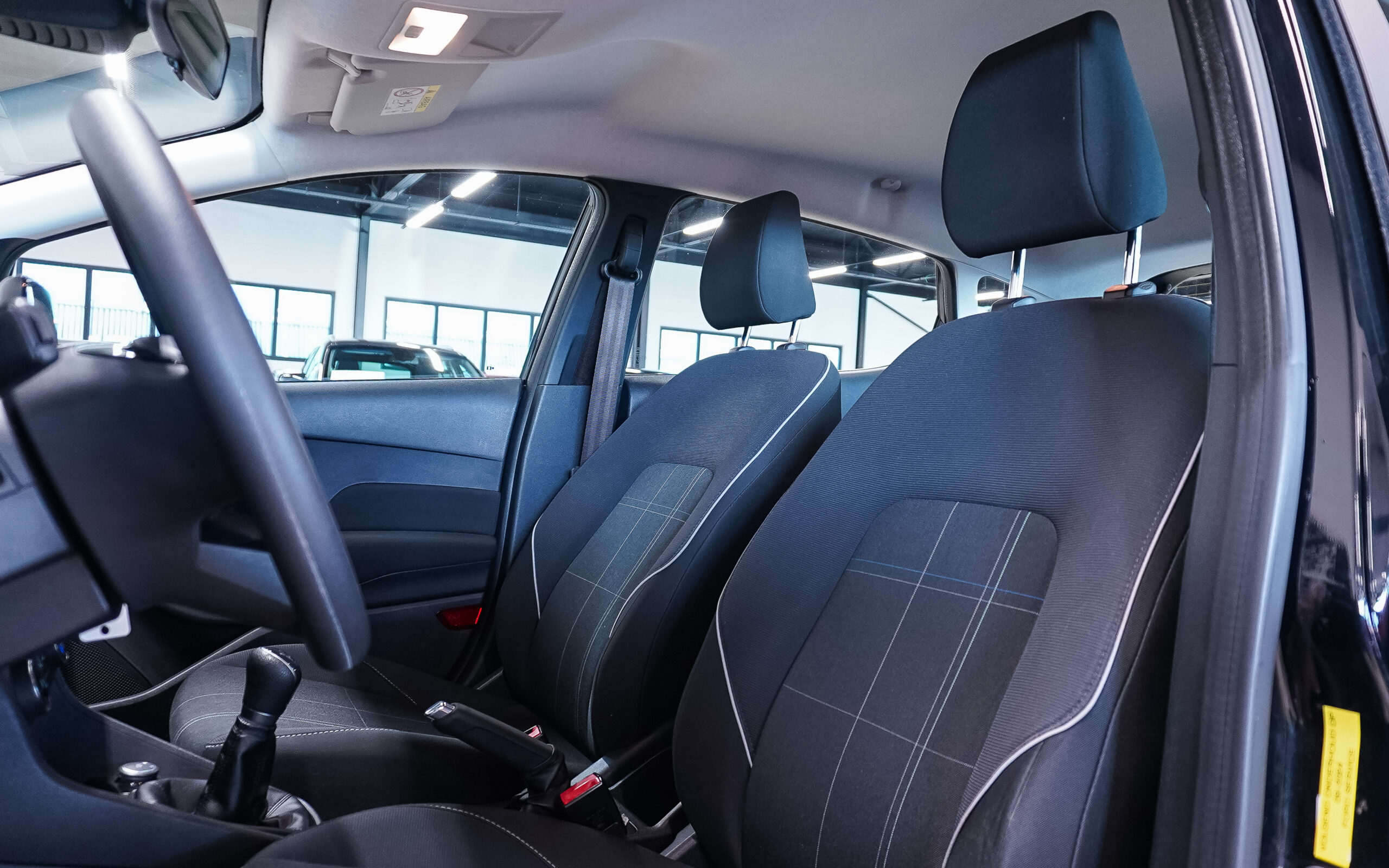 Vehicle gallery image 8