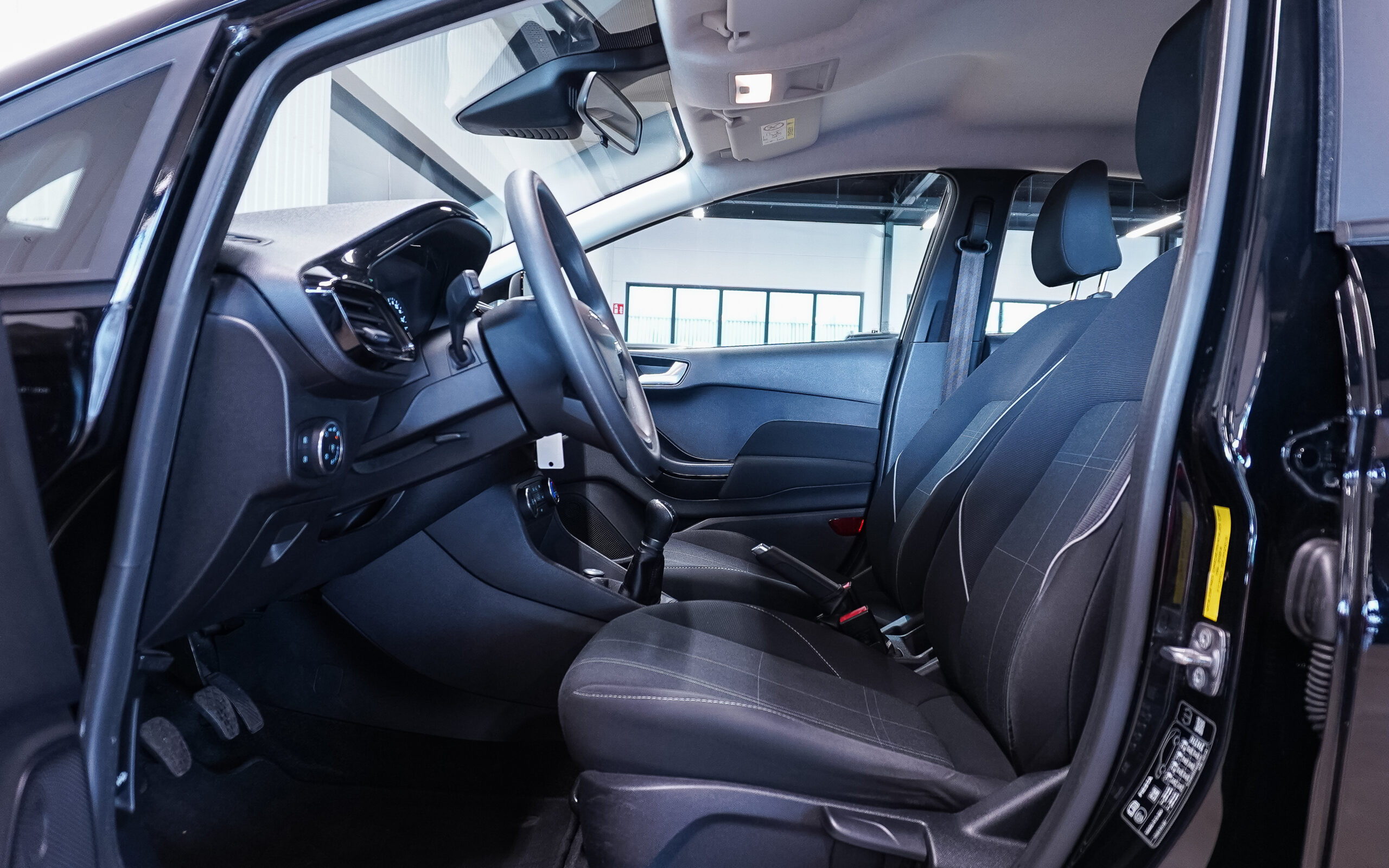 Vehicle gallery image 9