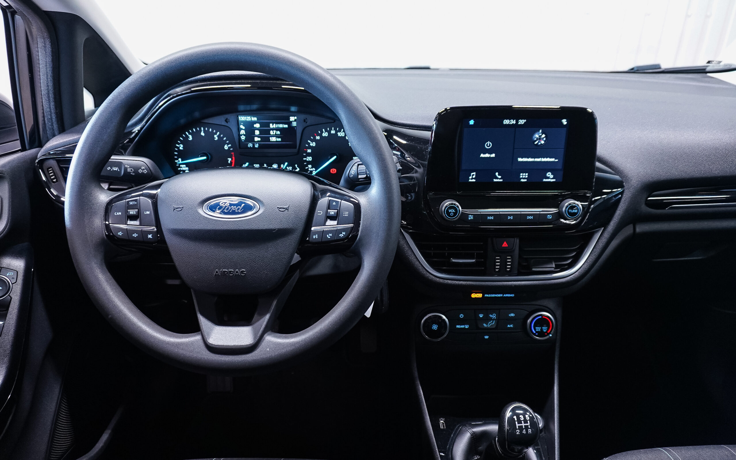 Vehicle gallery image 11