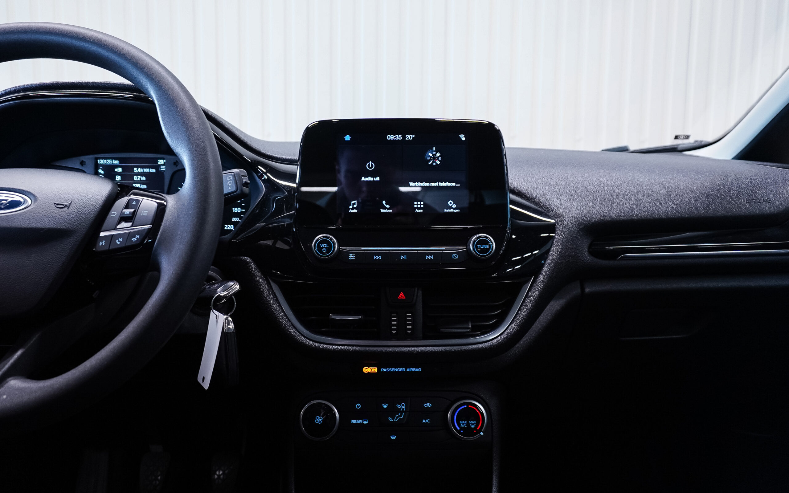 Vehicle gallery image 13