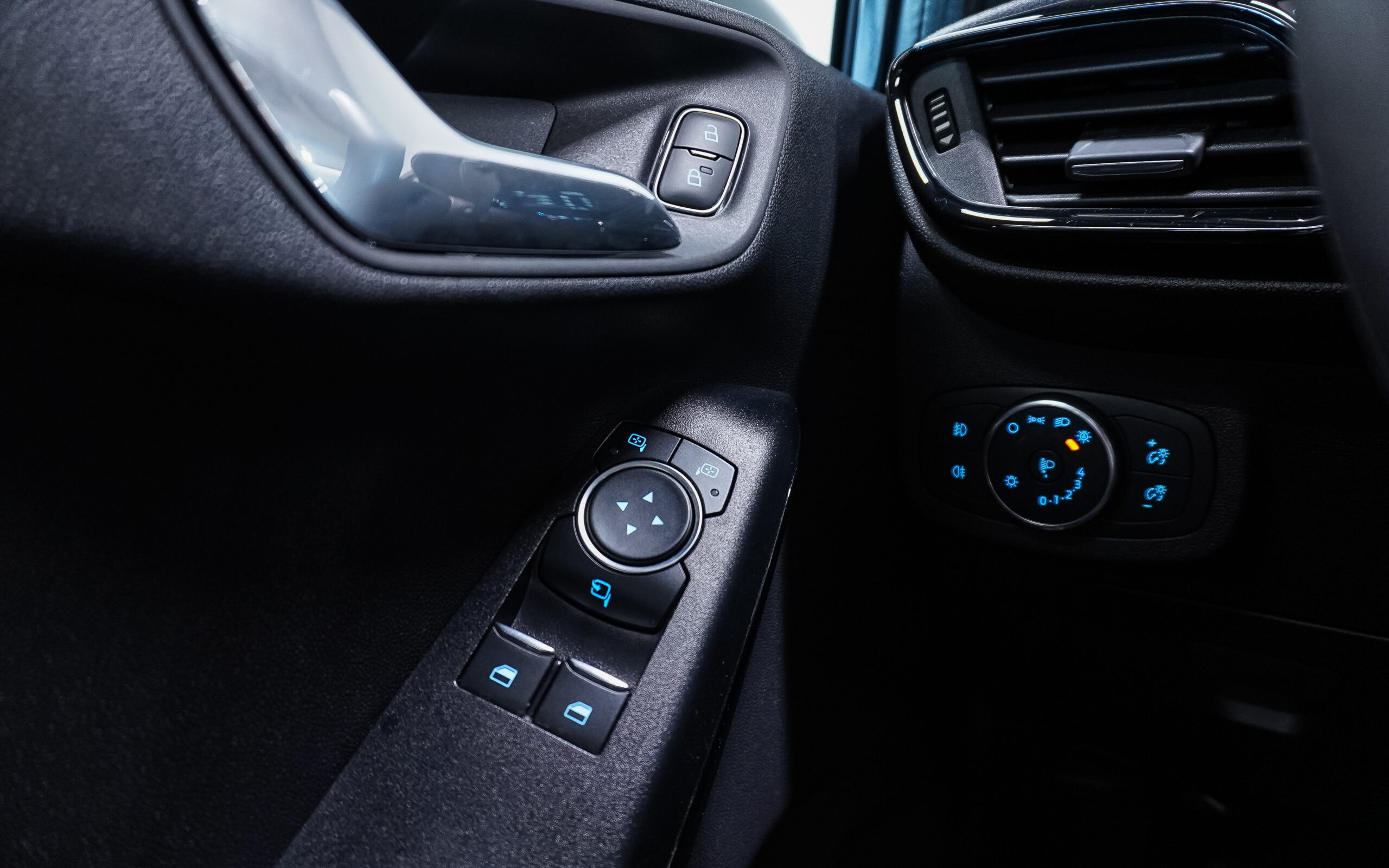Vehicle gallery image 22