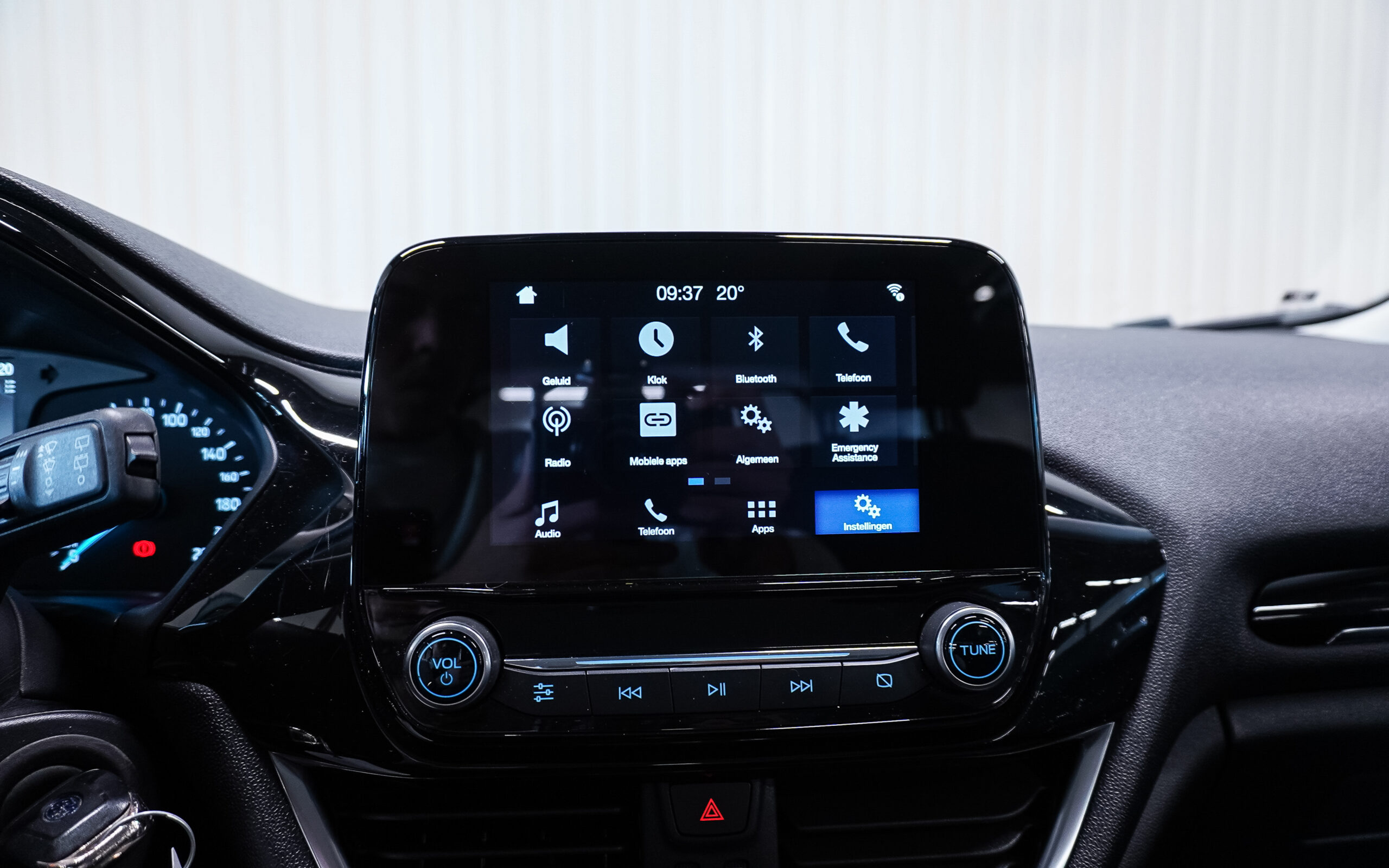 Vehicle gallery image 17